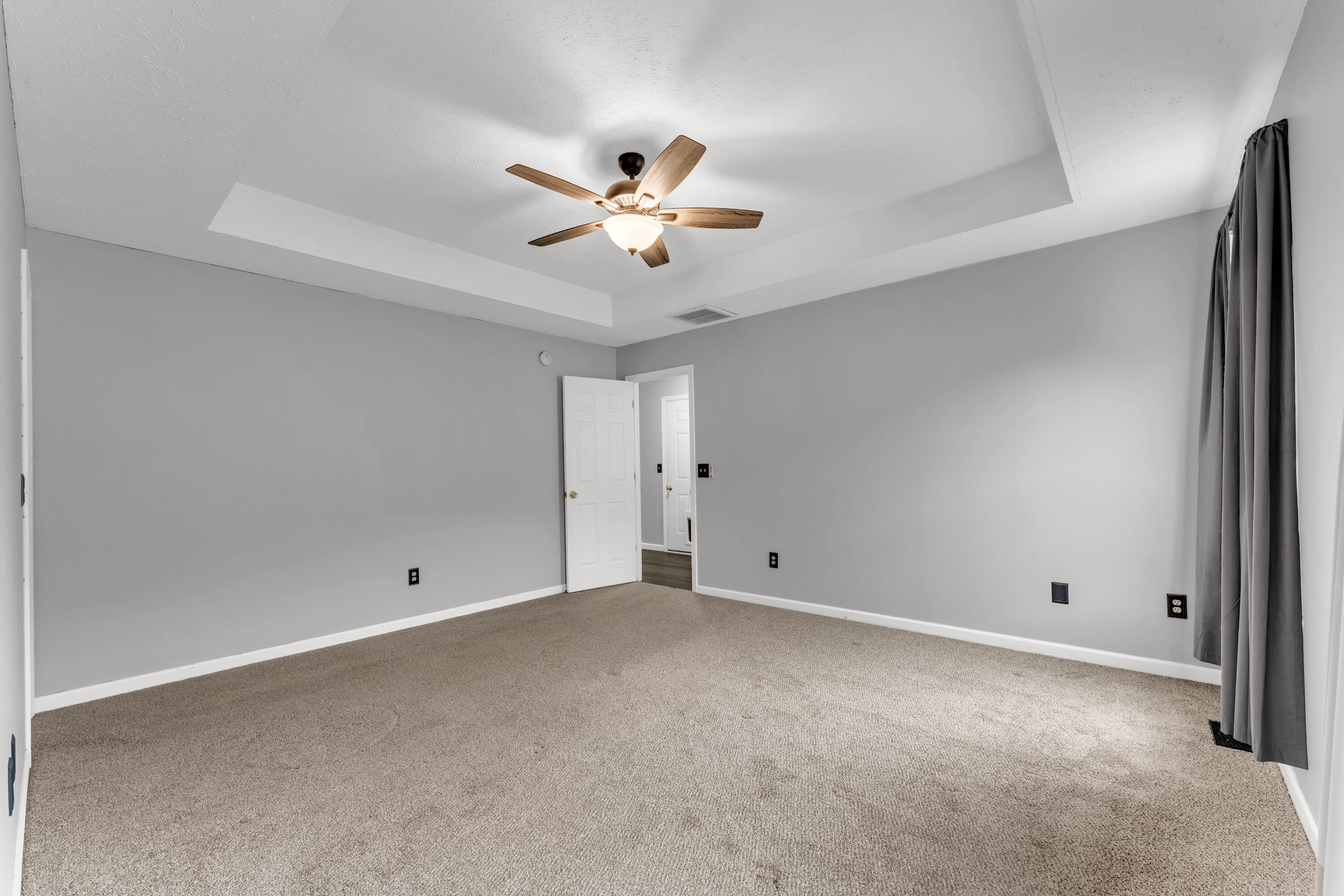829 East Locust Street Property Photo 12