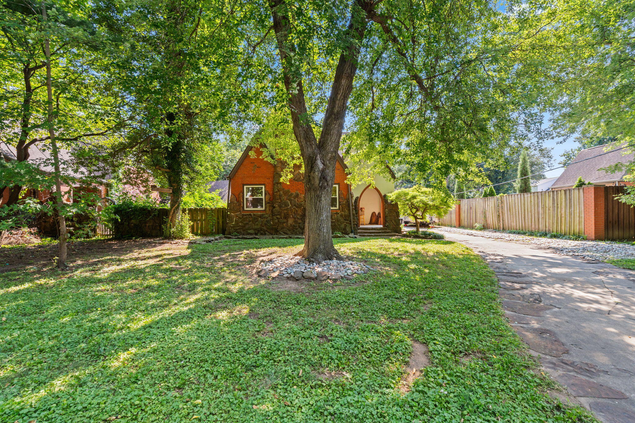 1710 South Kimbrough Avenue Property Photo 1
