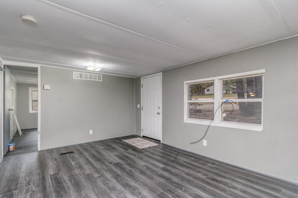 31000 Nodaway Drive Property Photo 3