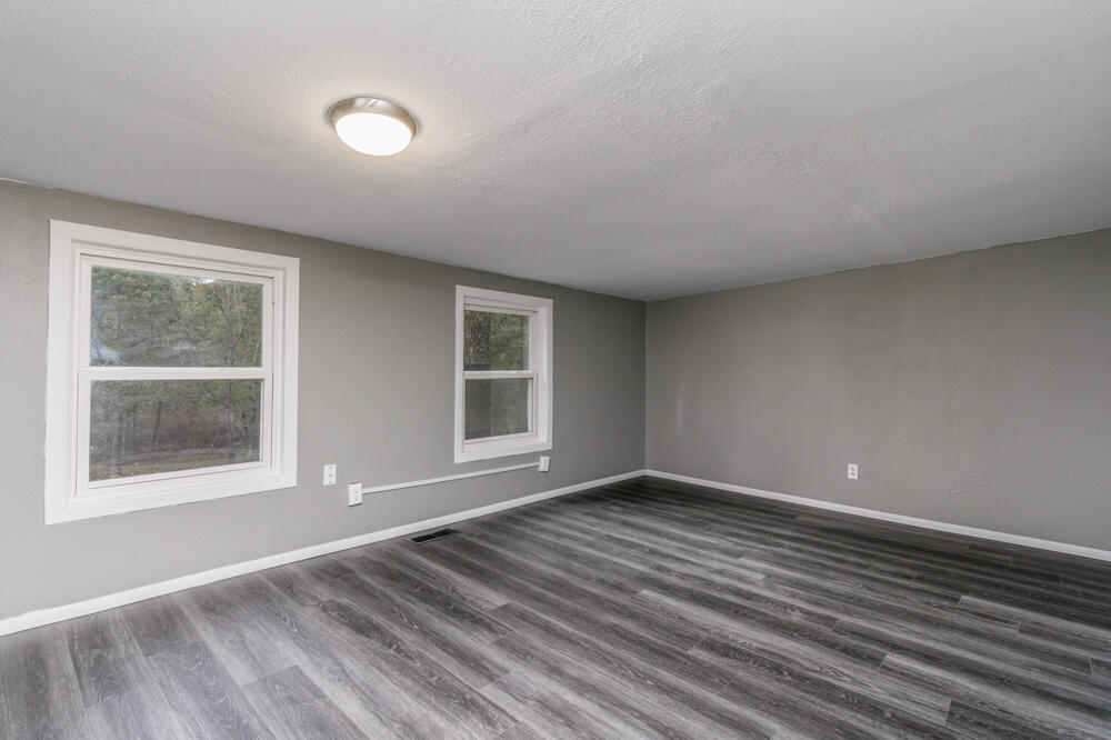 31000 Nodaway Drive Property Photo 12