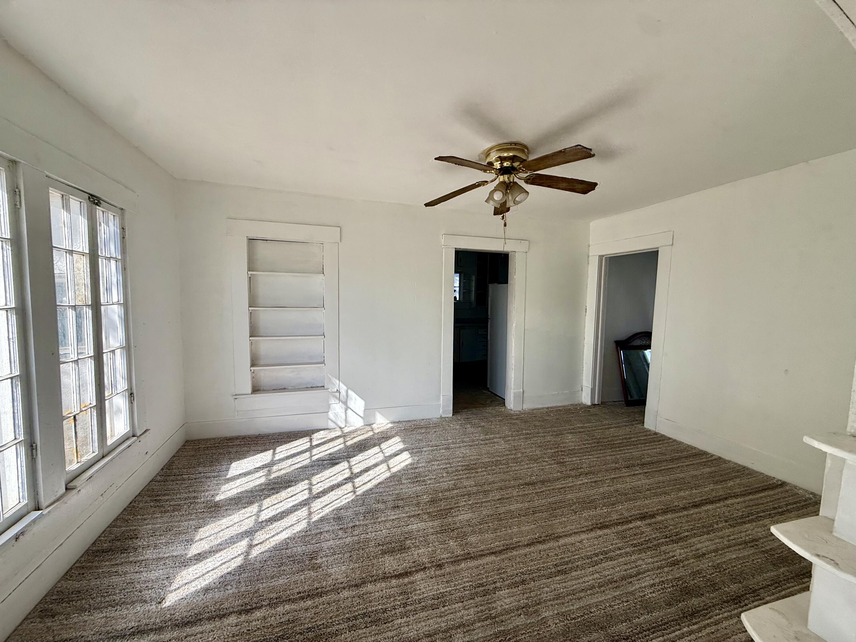 319 North Grand Avenue Property Photo 3