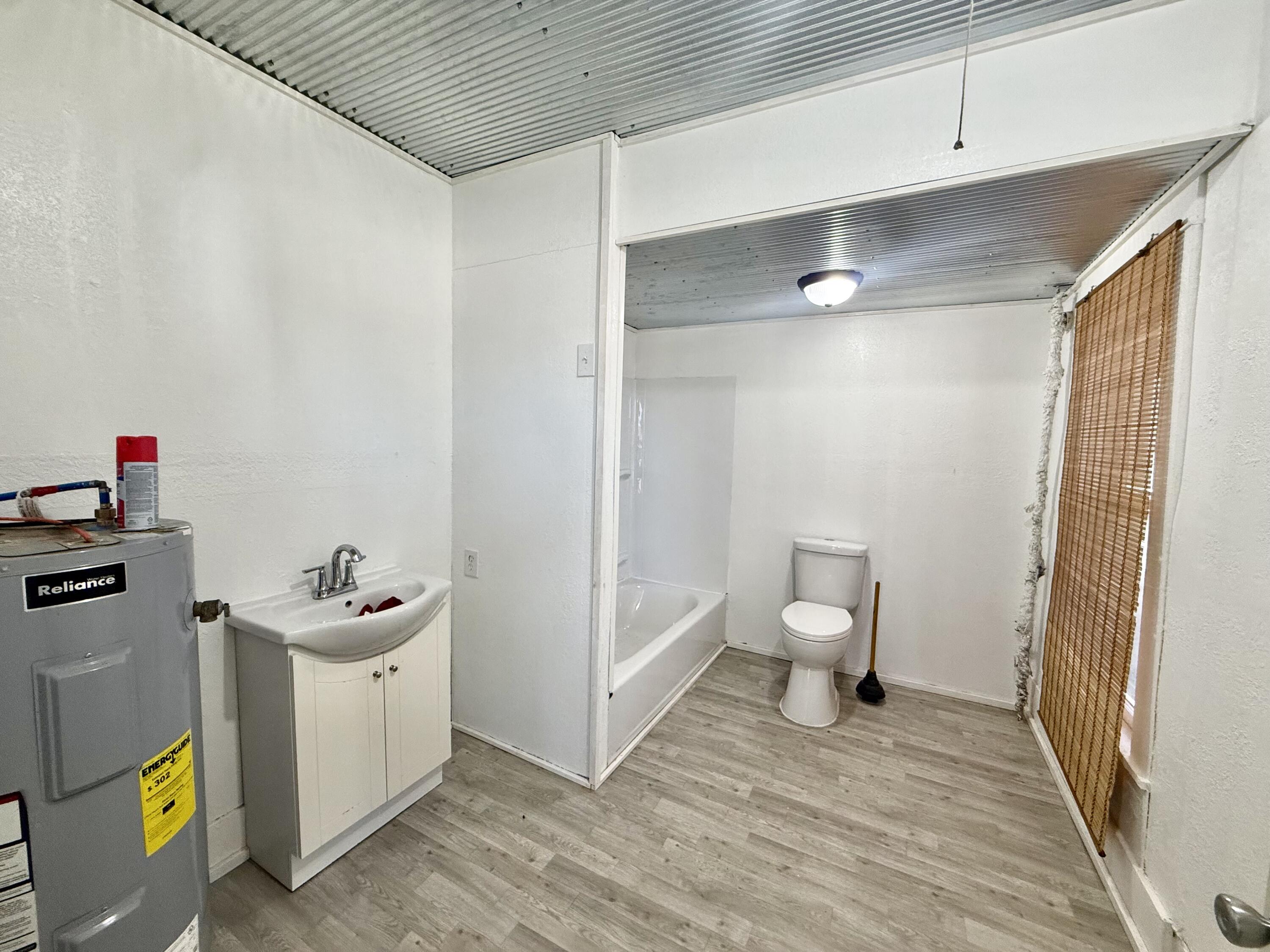 319 North Grand Avenue Property Photo 6
