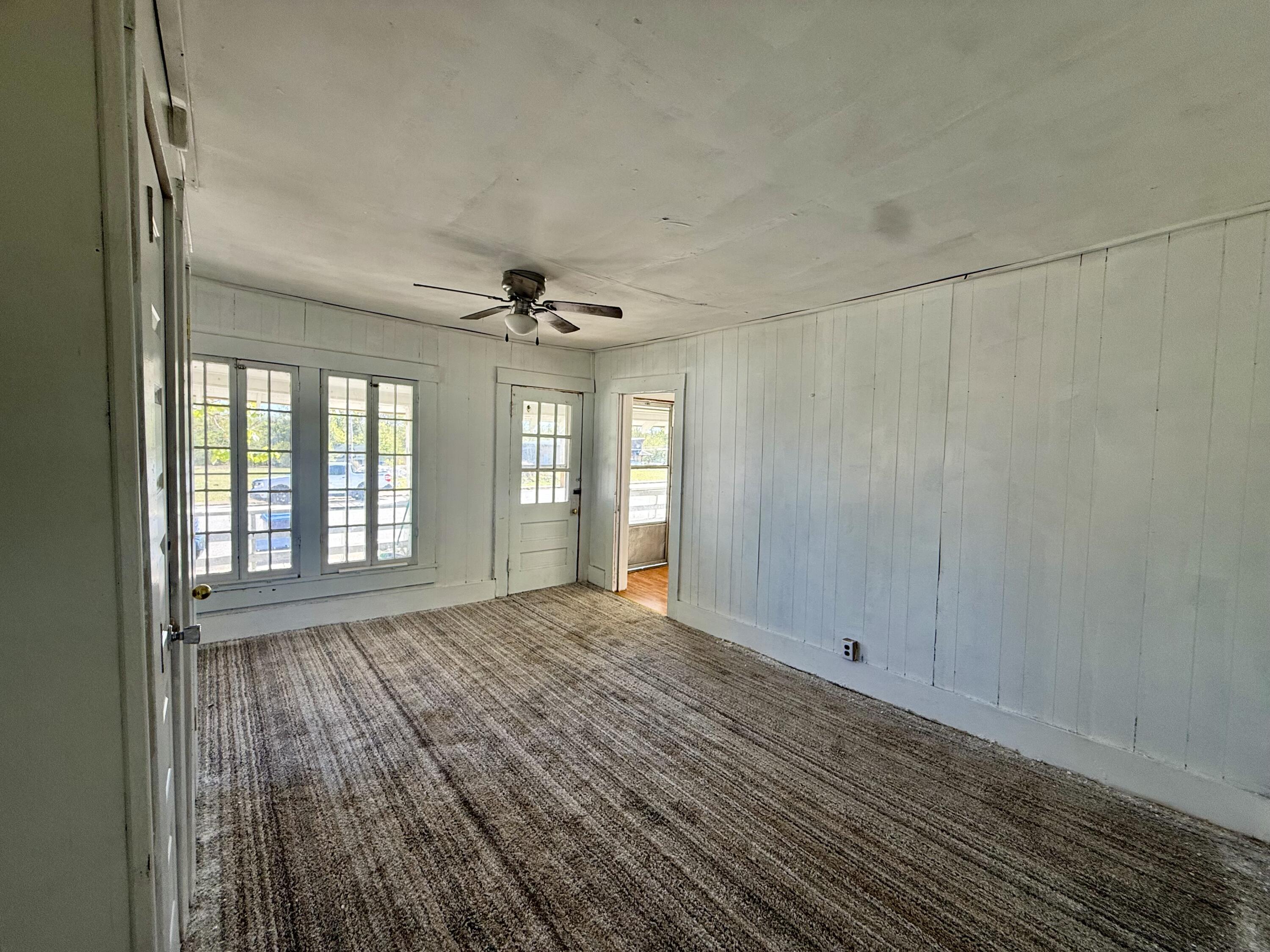 319 North Grand Avenue Property Photo 7