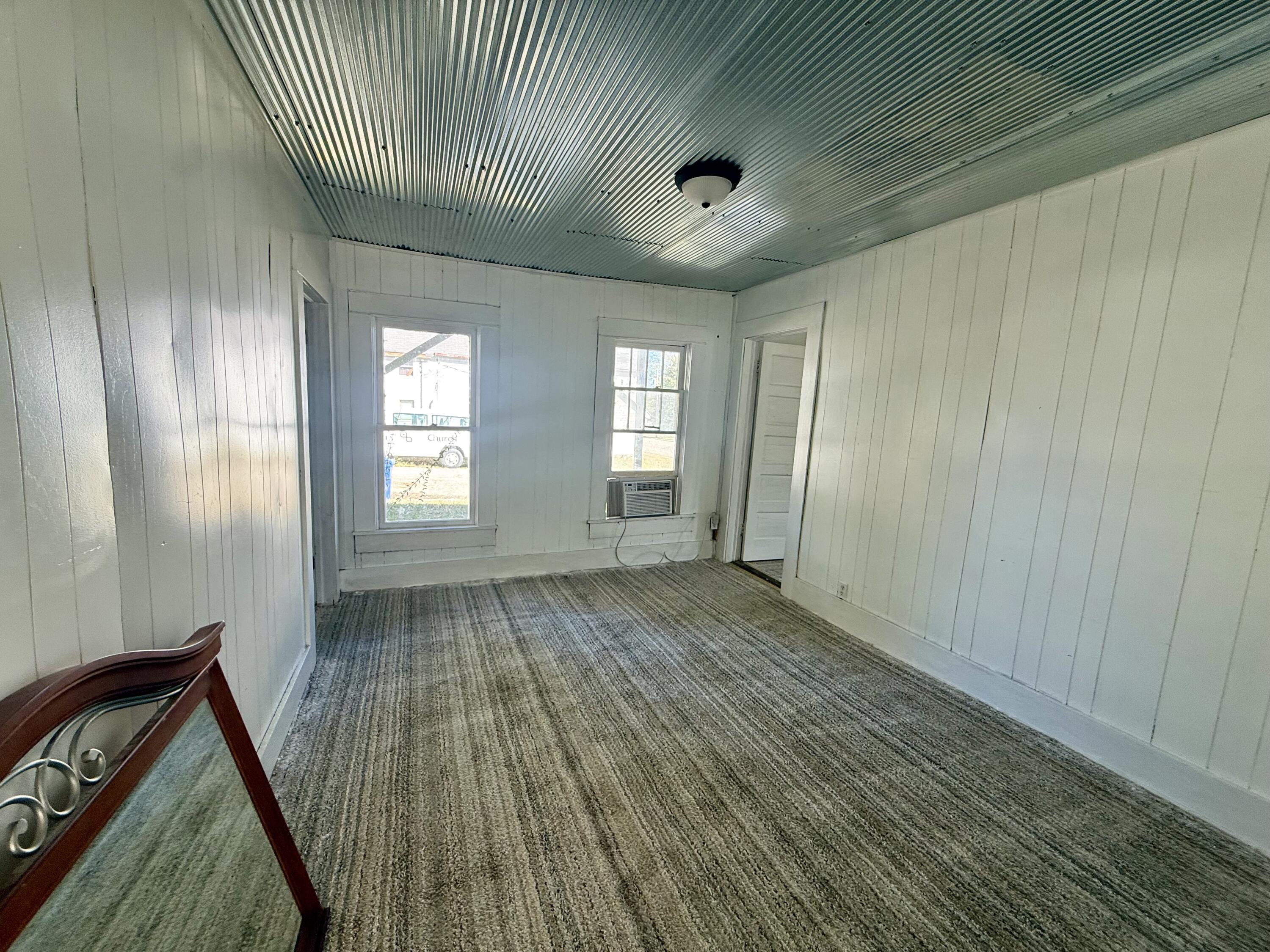 319 North Grand Avenue Property Photo 8