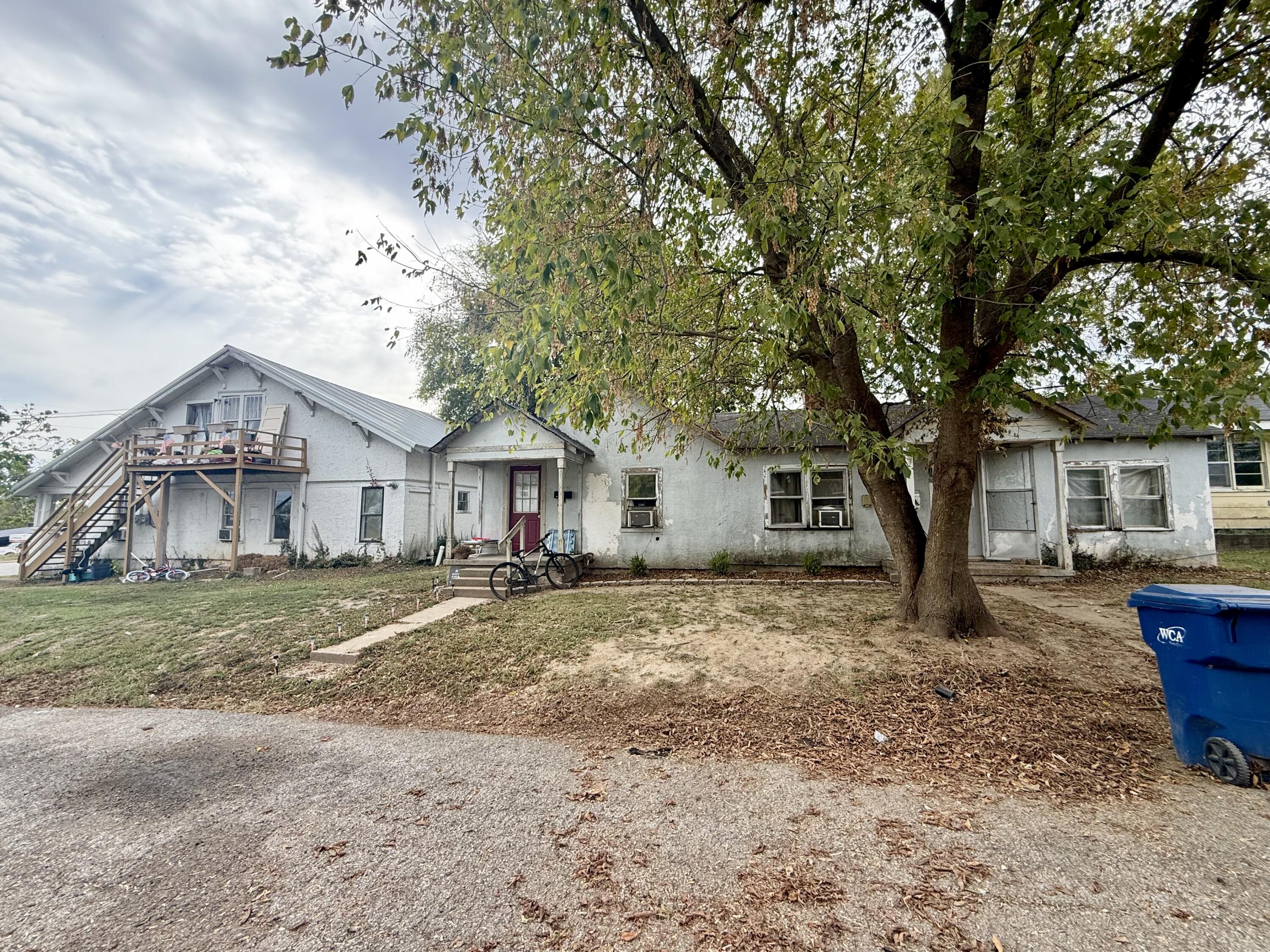 319 North Grand Avenue Property Photo 10
