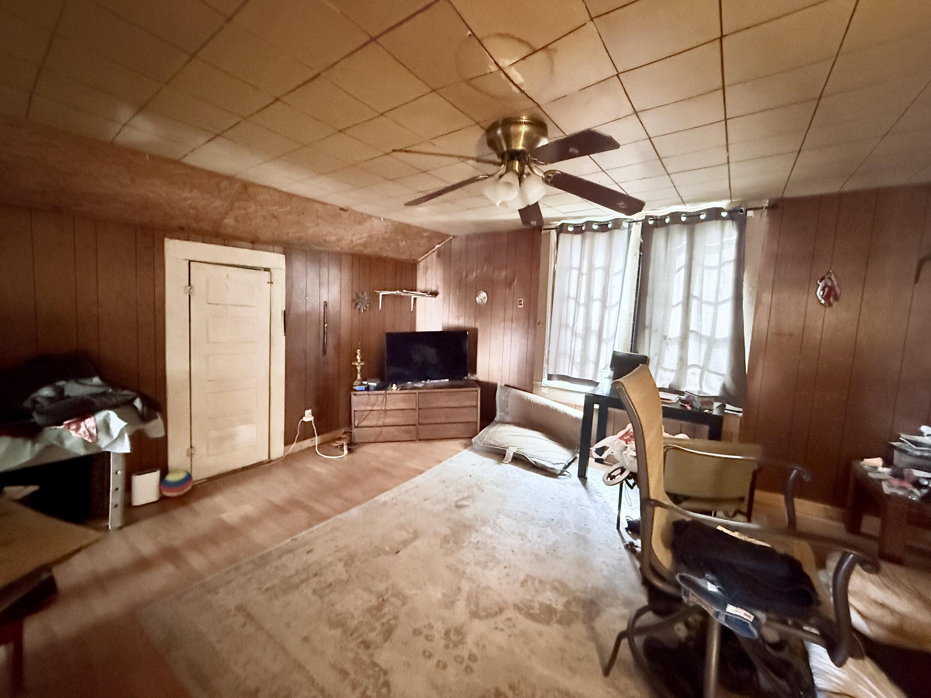 319 North Grand Avenue Property Photo 11