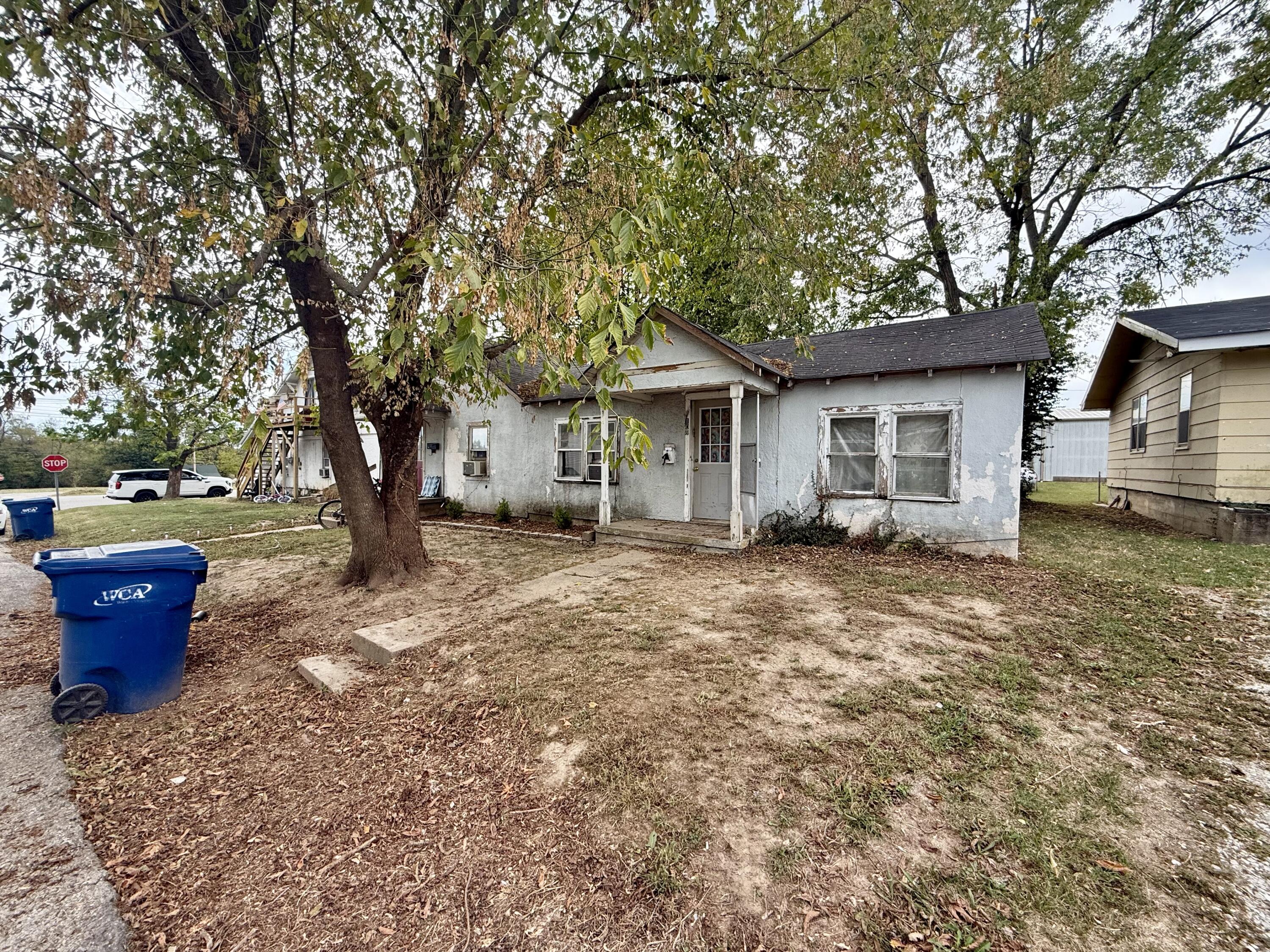 319 North Grand Avenue Property Photo 25