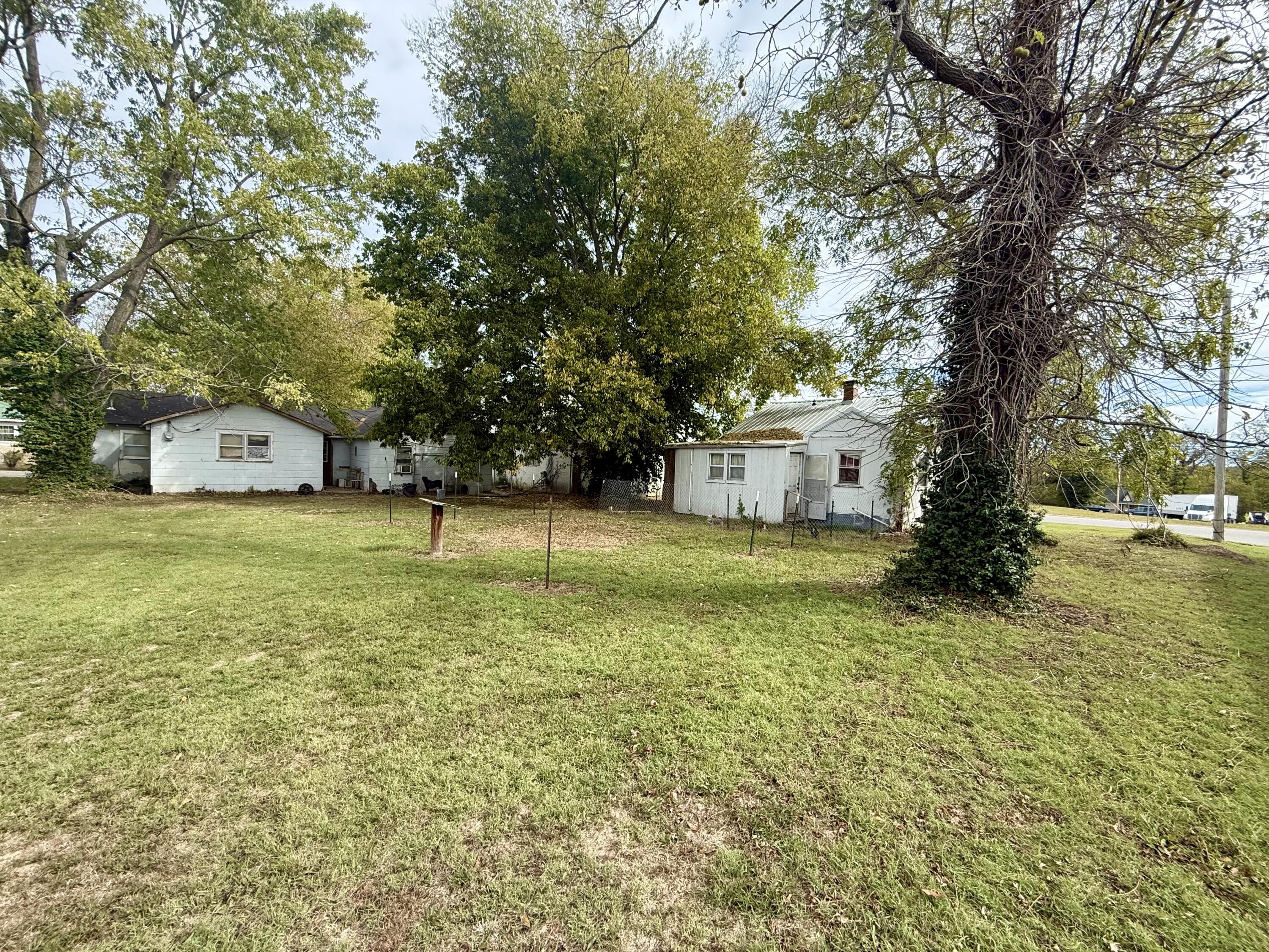 319 North Grand Avenue Property Photo 26