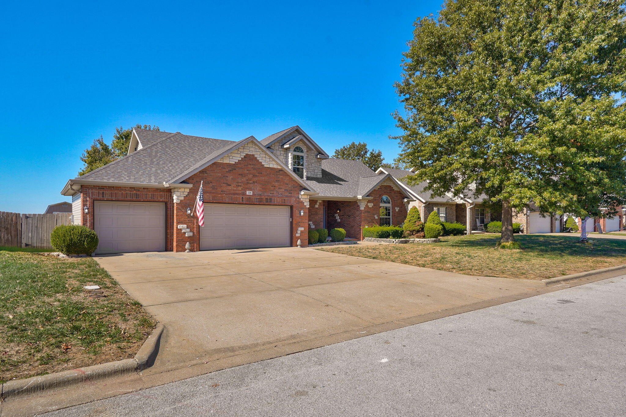 229 North Tierra Drive Property Photo 2