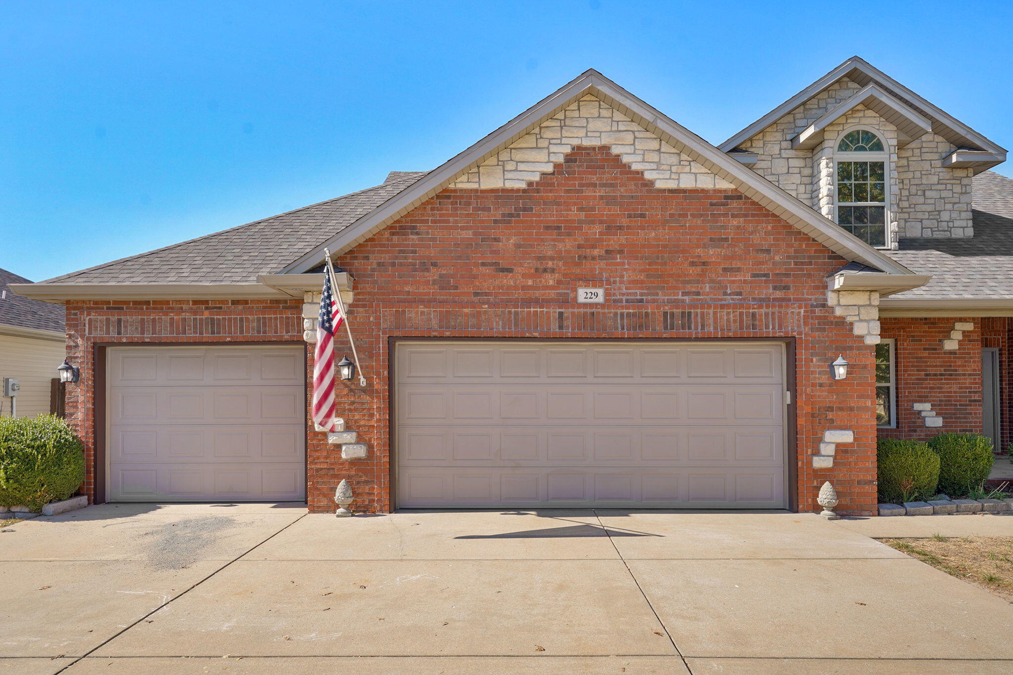 229 North Tierra Drive Property Photo 4