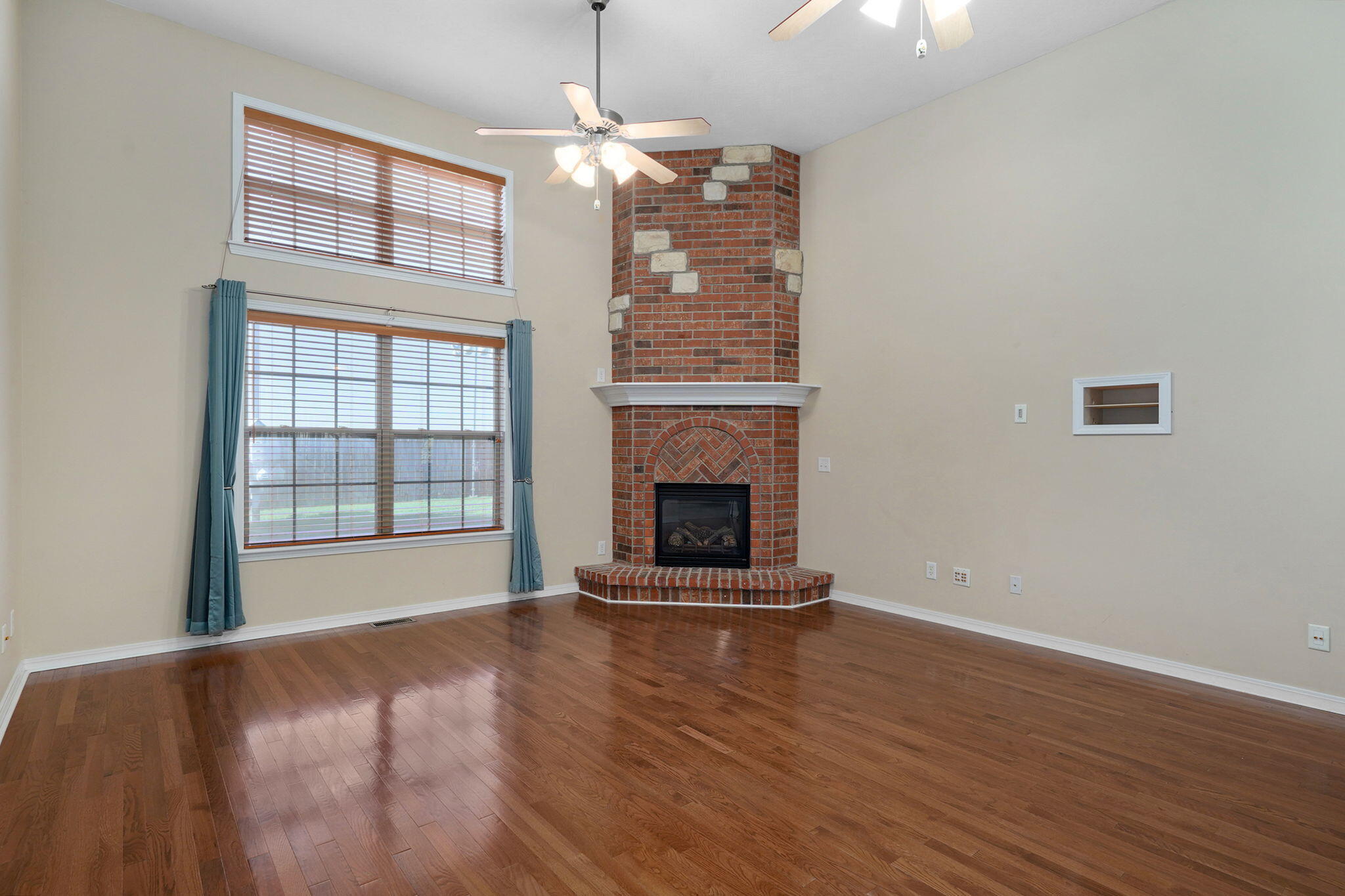 229 North Tierra Drive Property Photo 11