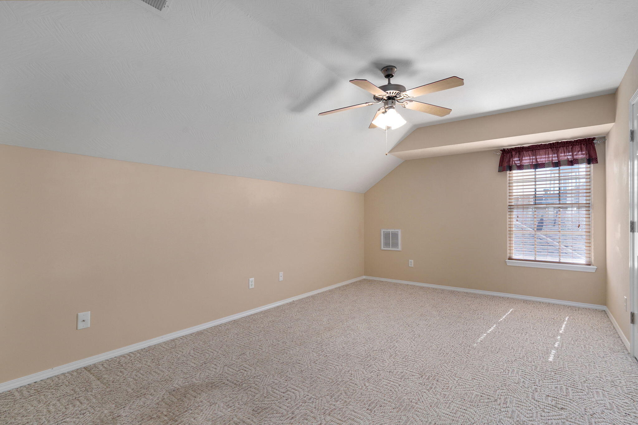 229 North Tierra Drive Property Photo 33