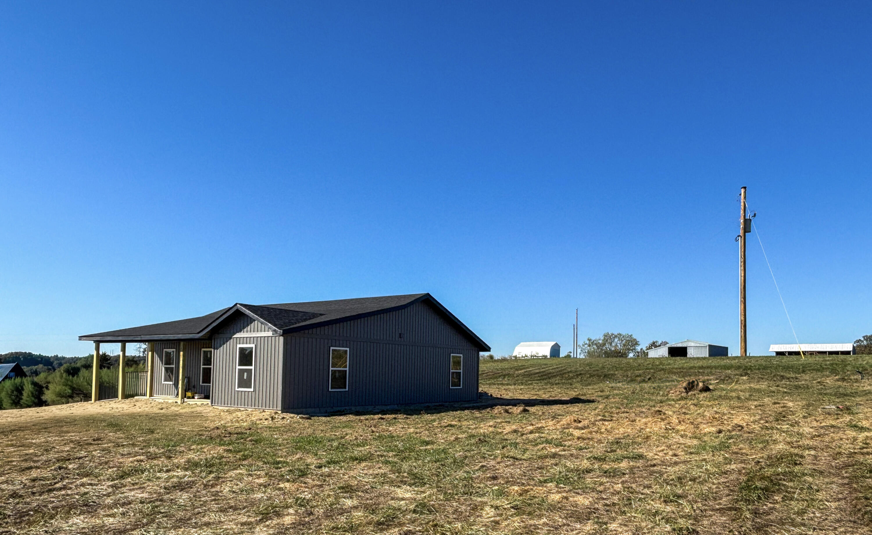 1903 Hidden Pond Lane Property Photo 3
