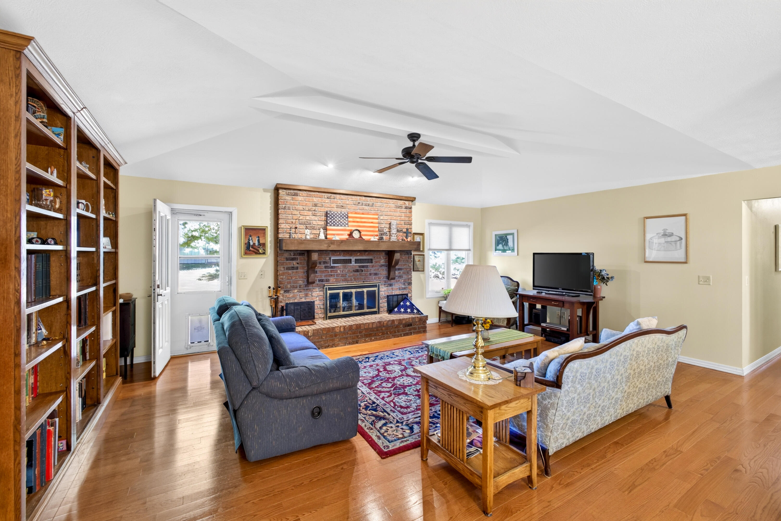 2157 North Farm Road 197 Property Photo 11