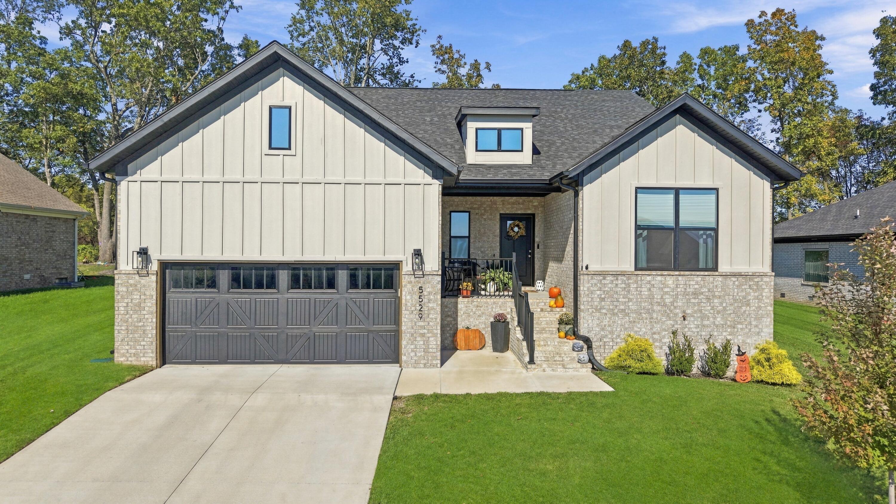 5529 East Wild Horse Drive Property Photo 1