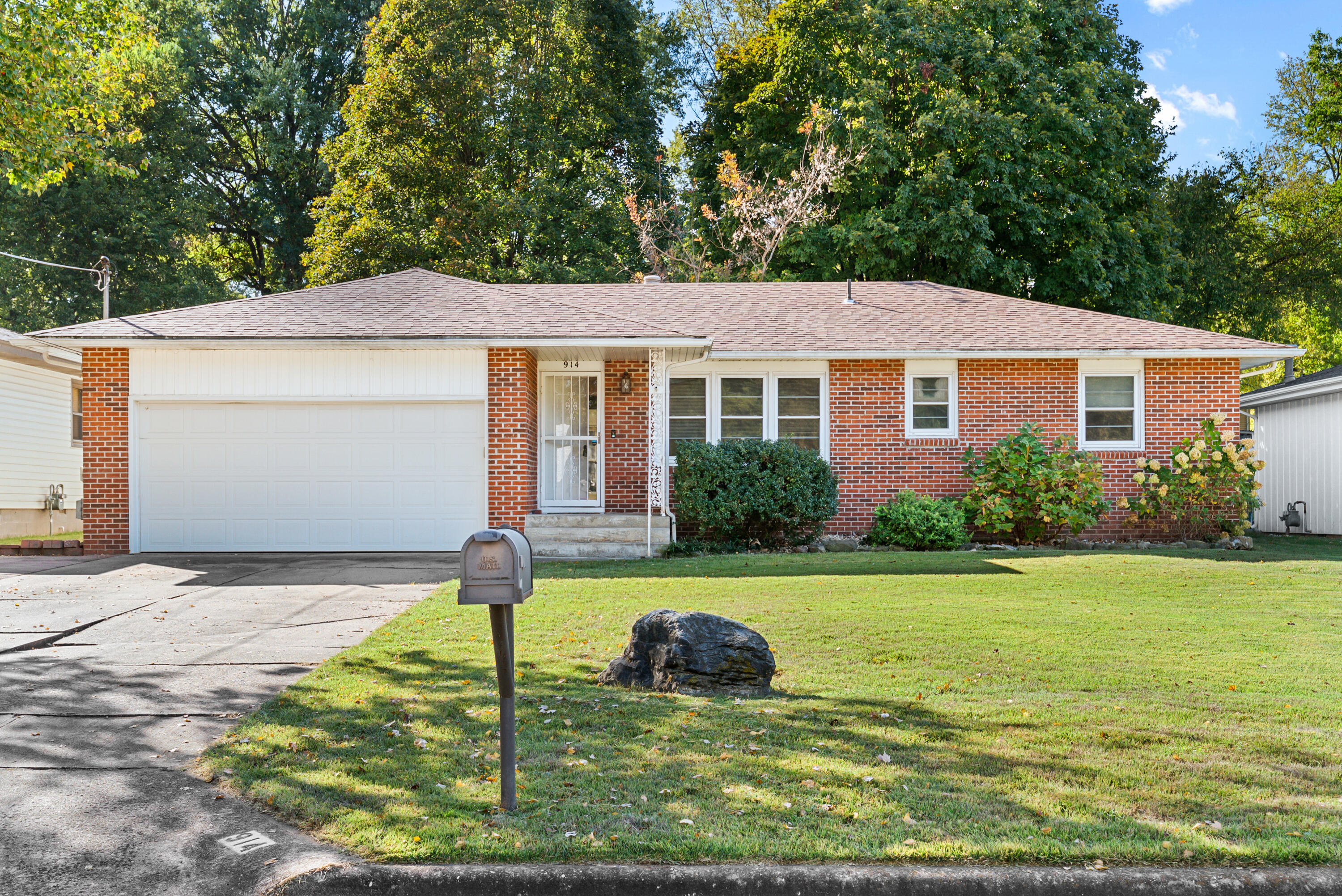 914 East Caravan Street Property Photo 1