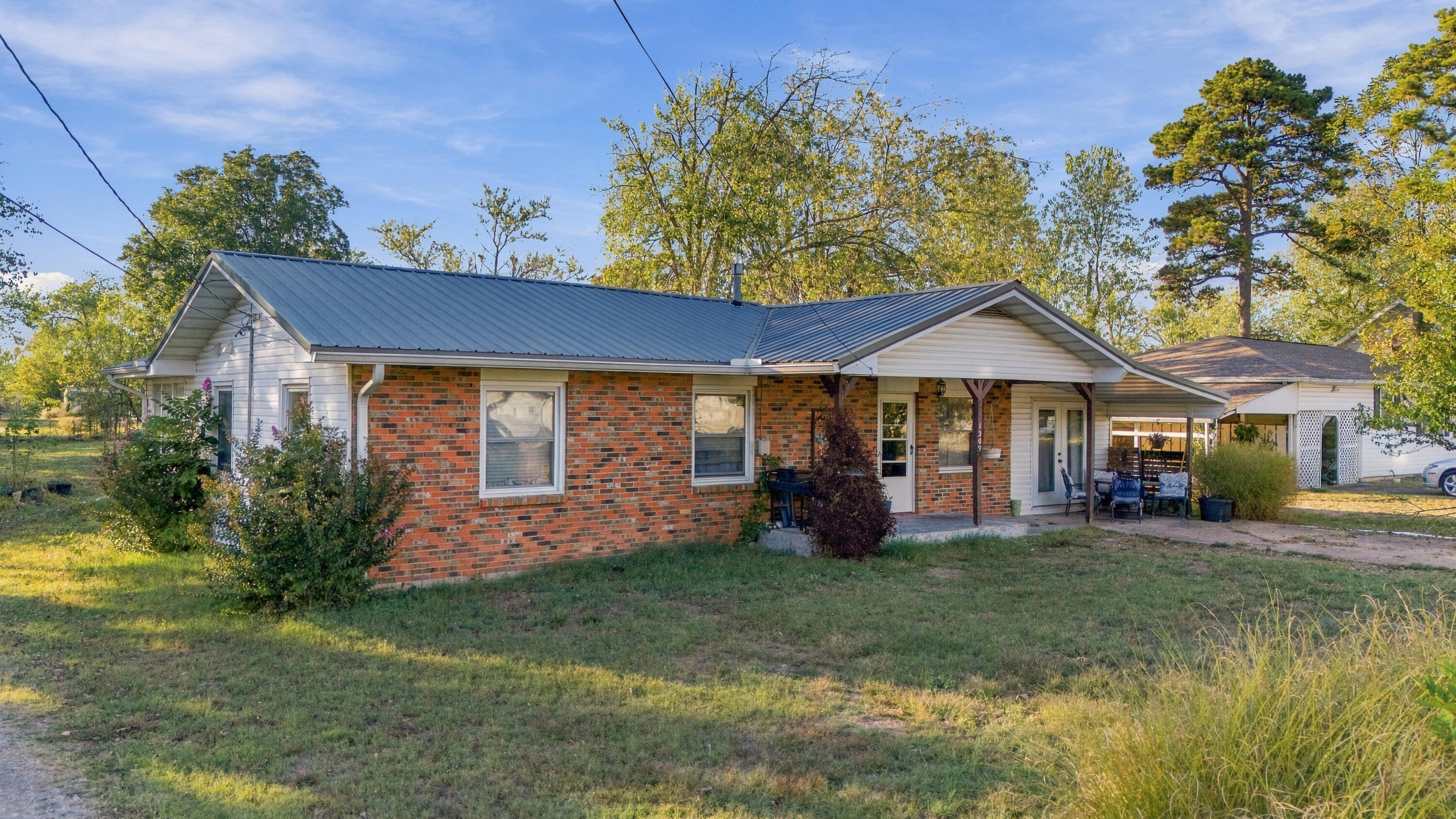 1209 North Darrell Street Property Photo 1