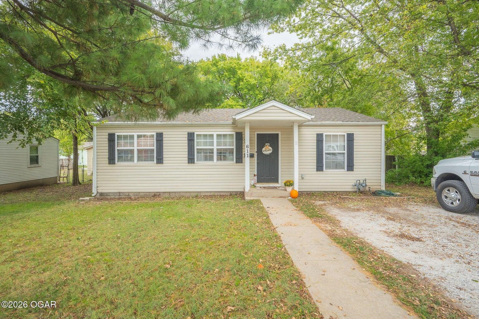 611 South Forest Avenue Property Photo 1