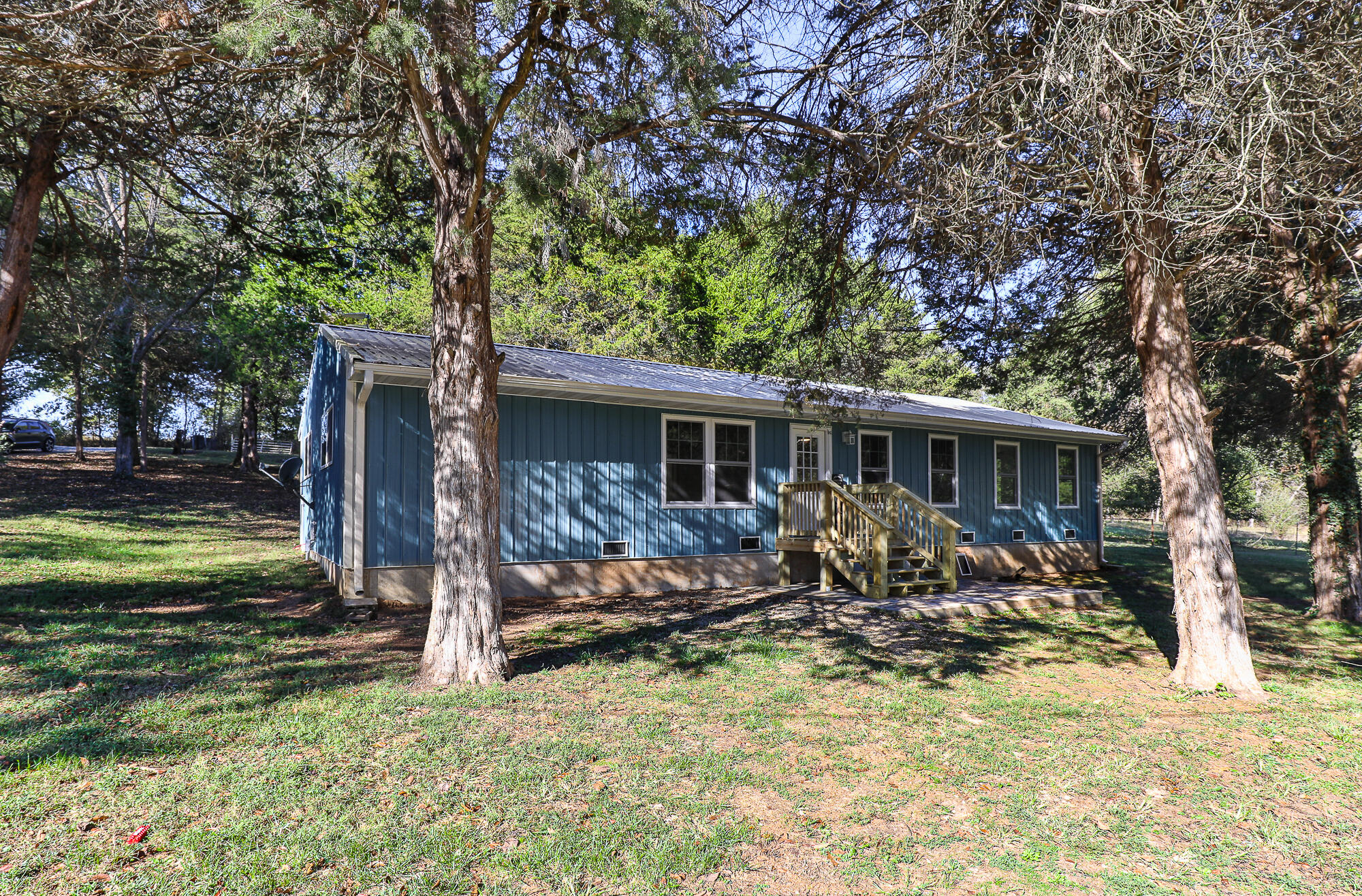 7044 North Flinthill Lane Property Photo 1