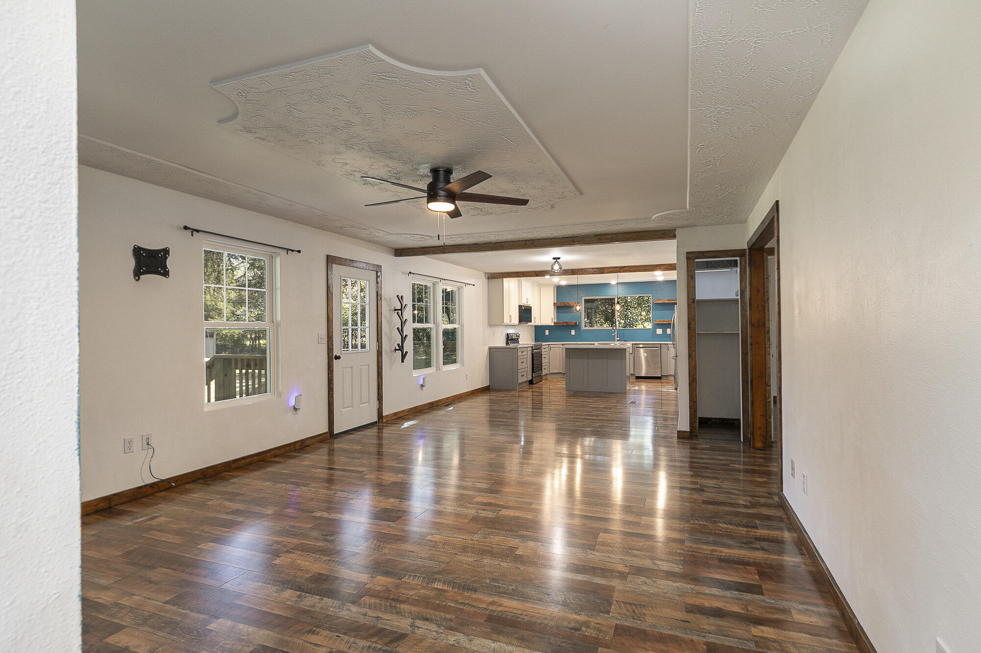 7044 North Flinthill Lane Property Photo 8