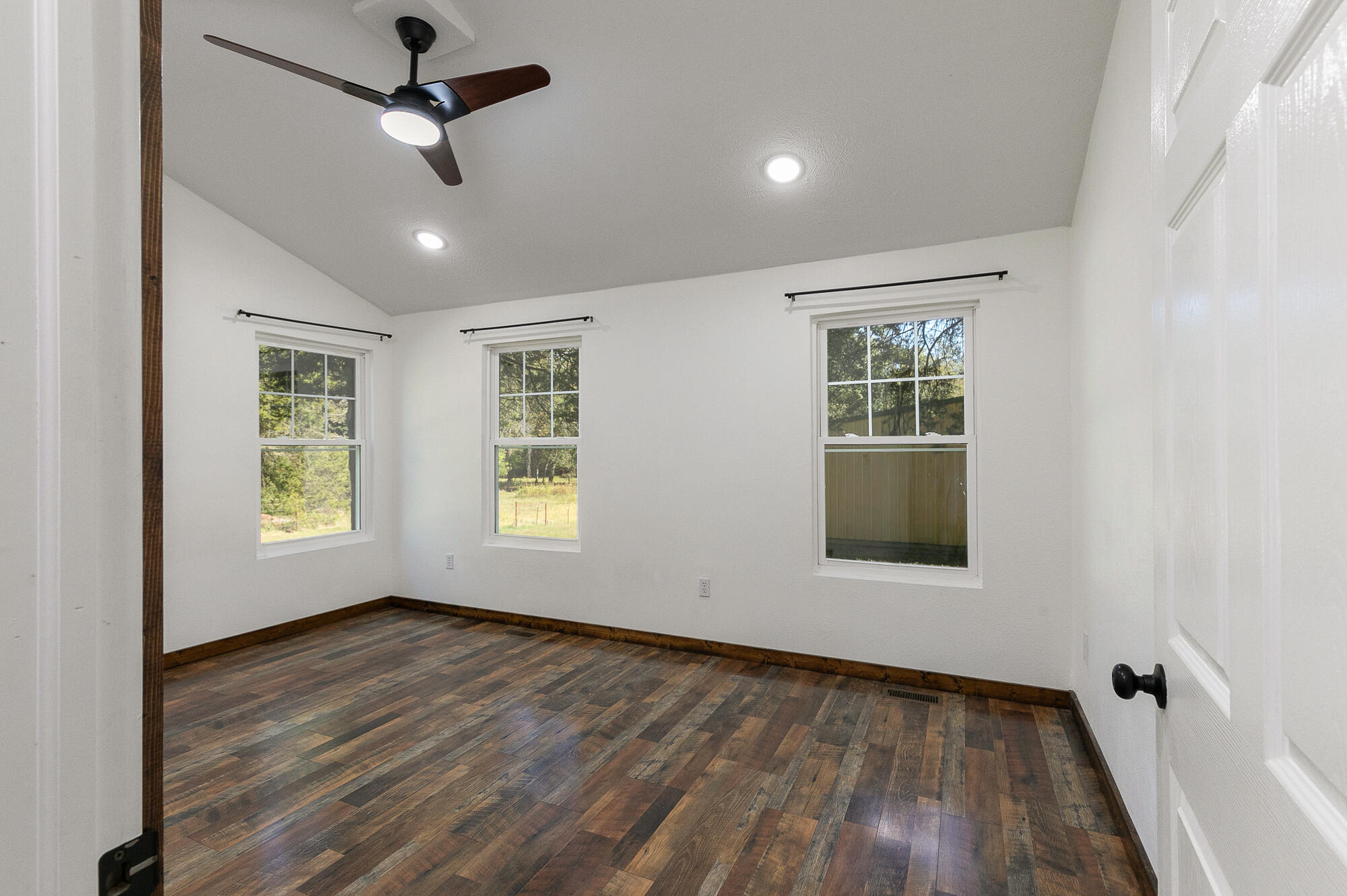 7044 North Flinthill Lane Property Photo 18