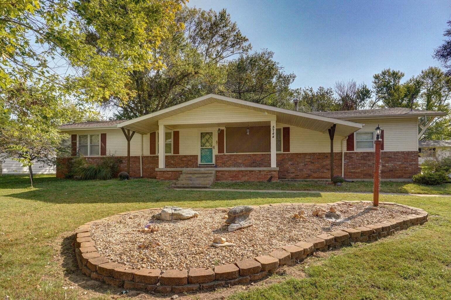 5744 South Roanoke Avenue Property Photo 1