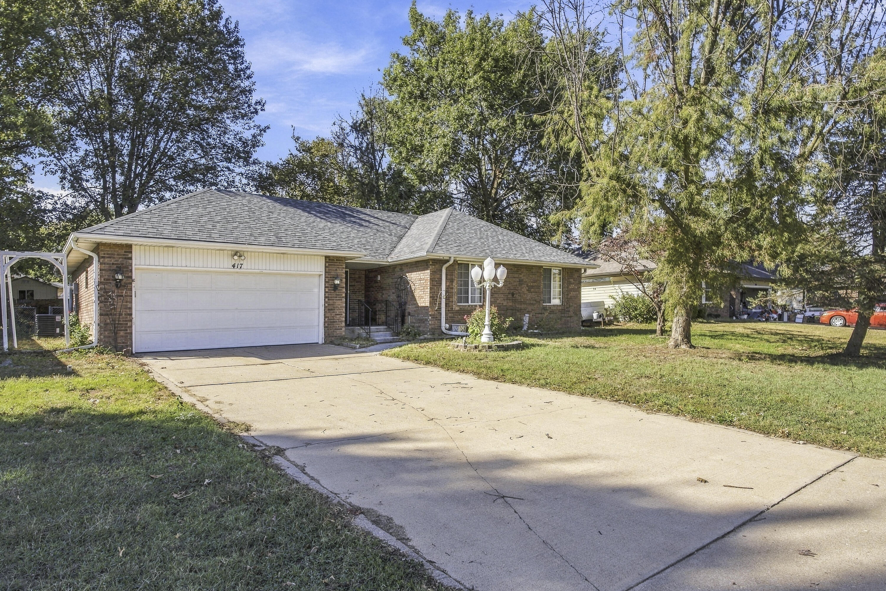417 South Suburban Avenue Property Photo 2