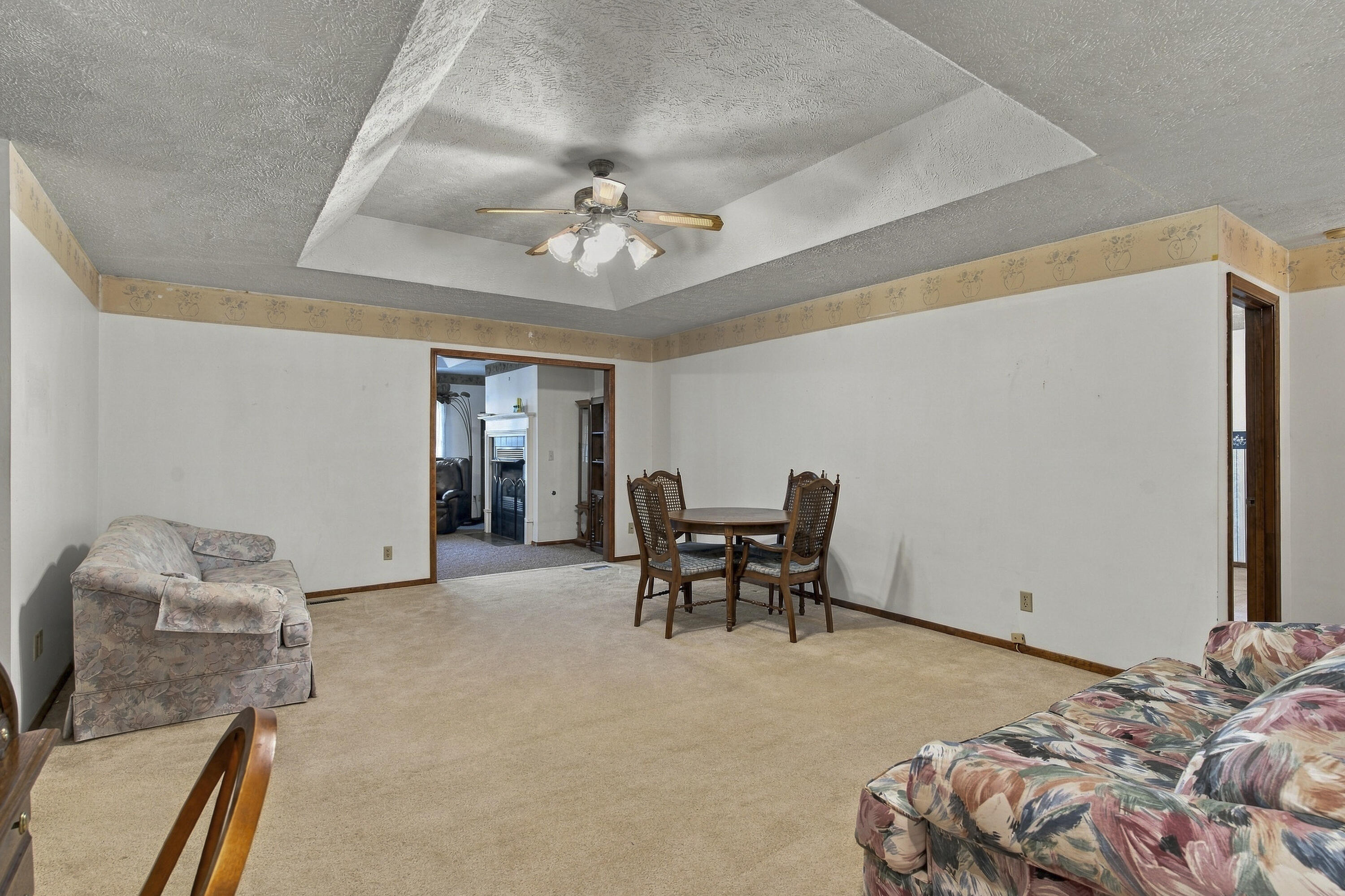417 South Suburban Avenue Property Photo 6