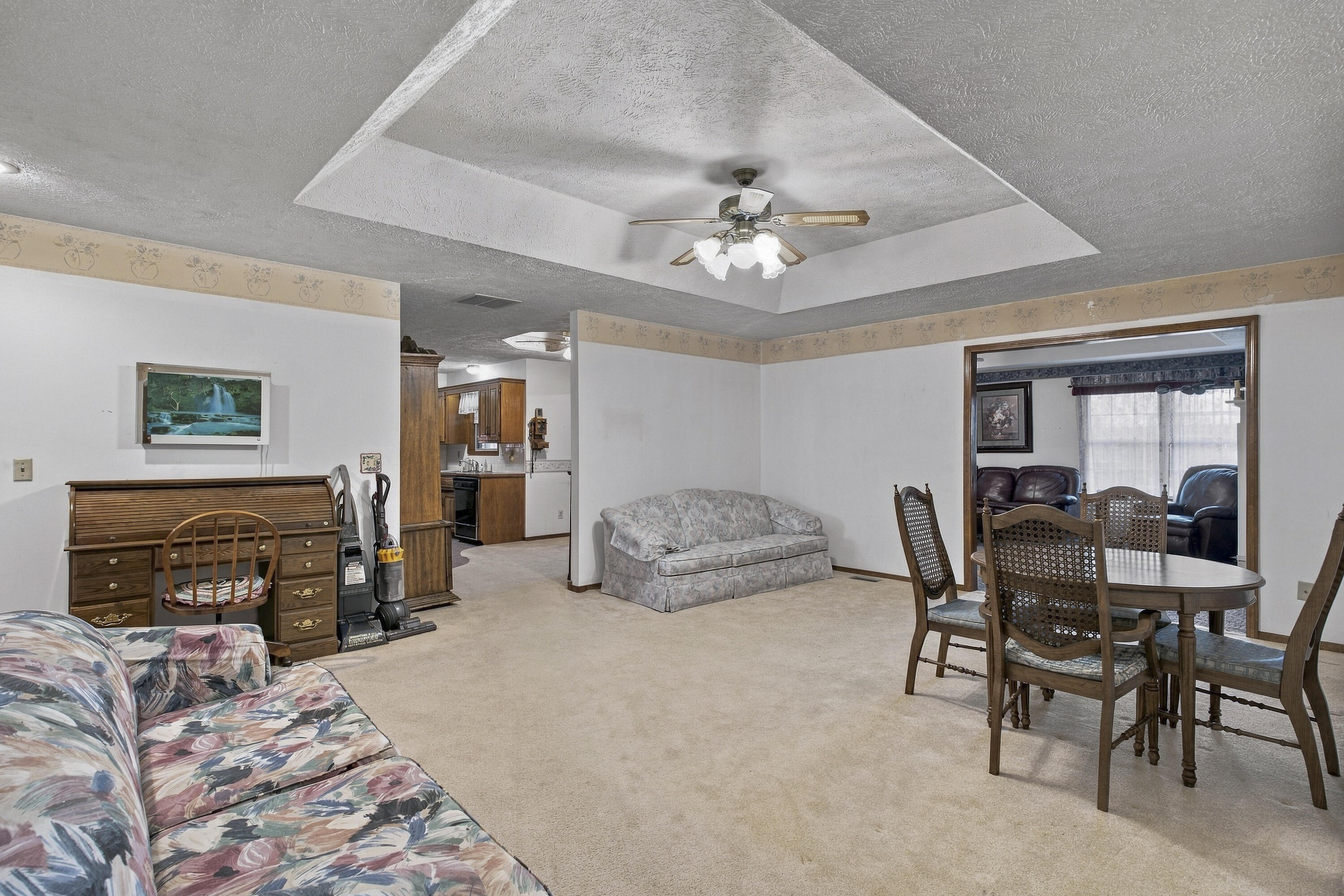 417 South Suburban Avenue Property Photo 7