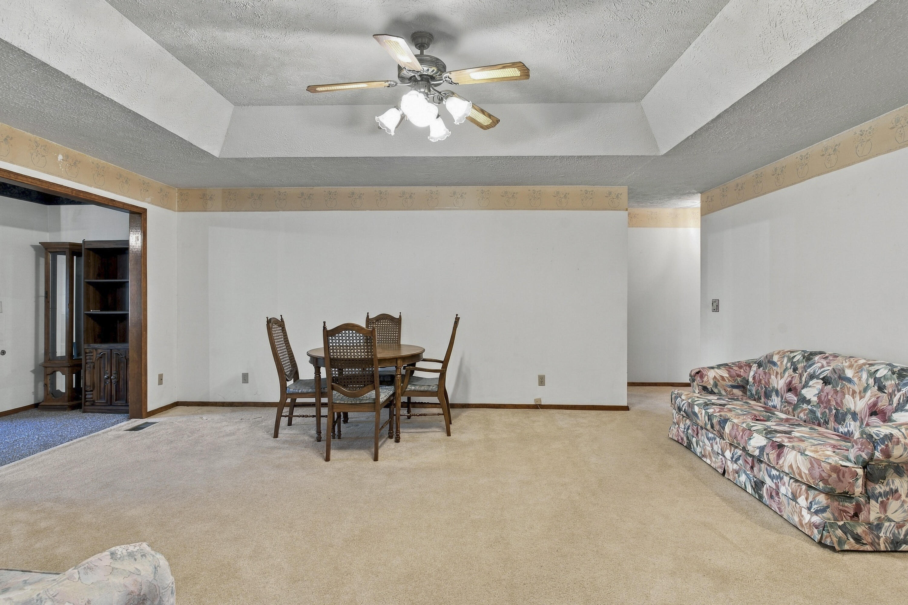 417 South Suburban Avenue Property Photo 9
