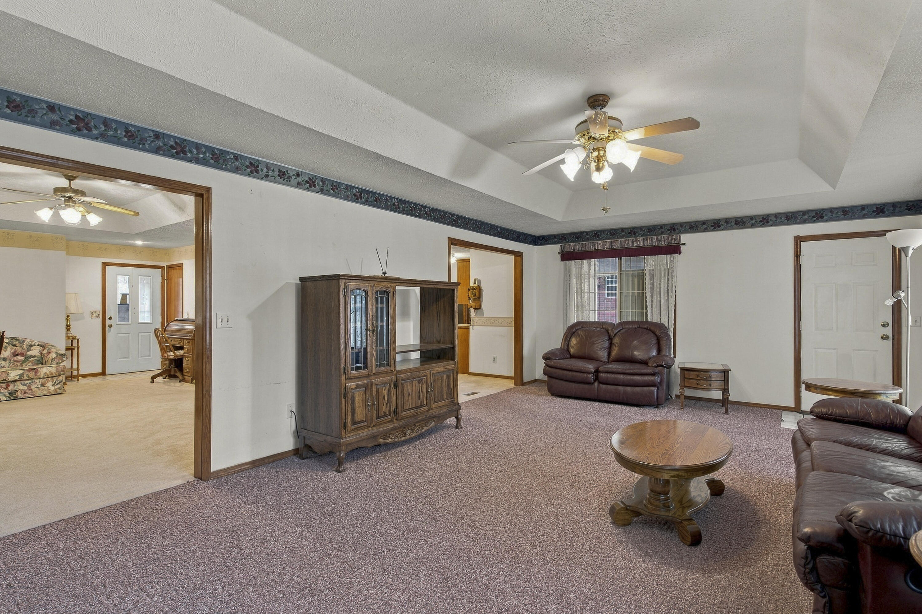 417 South Suburban Avenue Property Photo 11