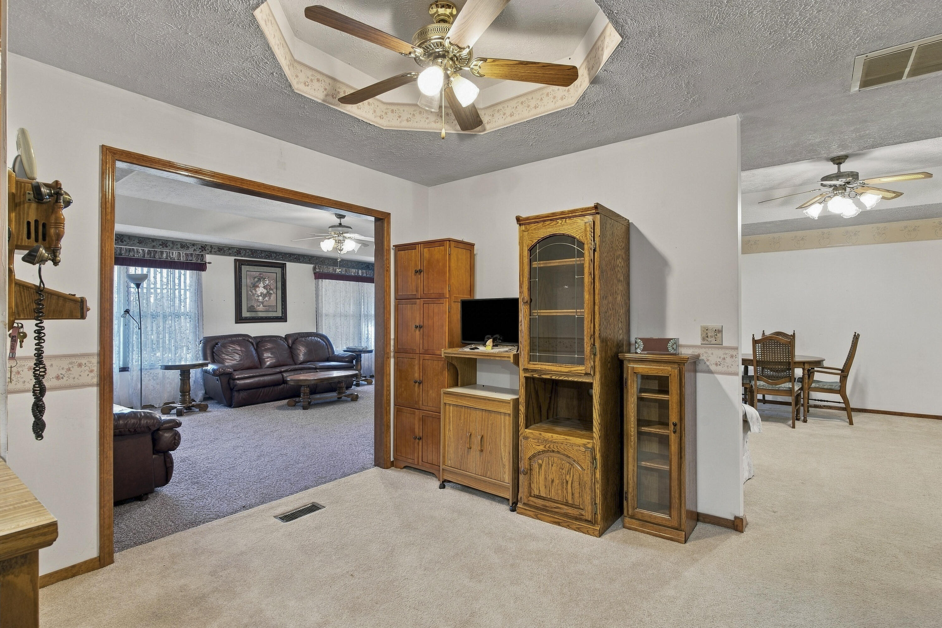 417 South Suburban Avenue Property Photo 15