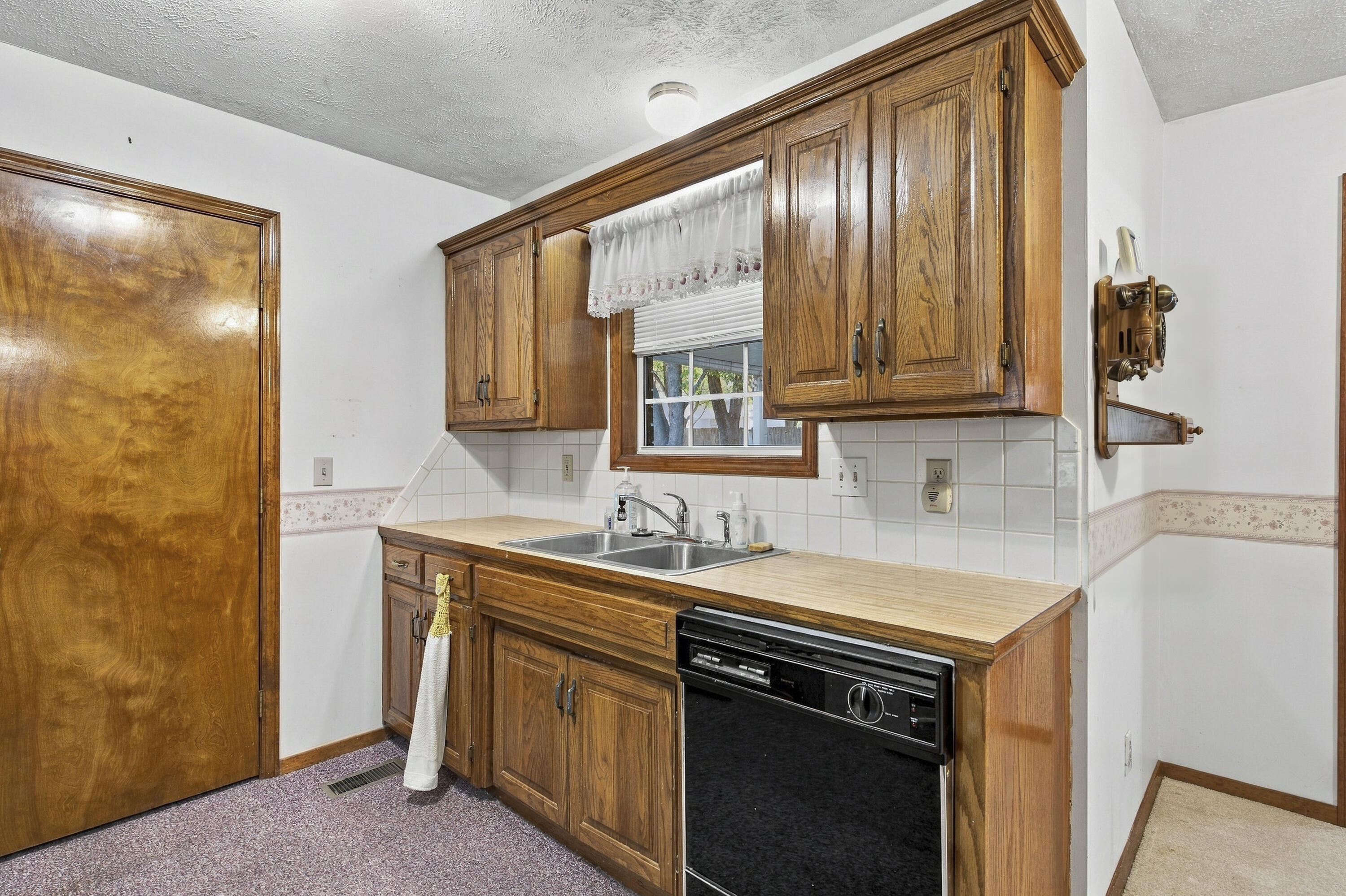 417 South Suburban Avenue Property Photo 18