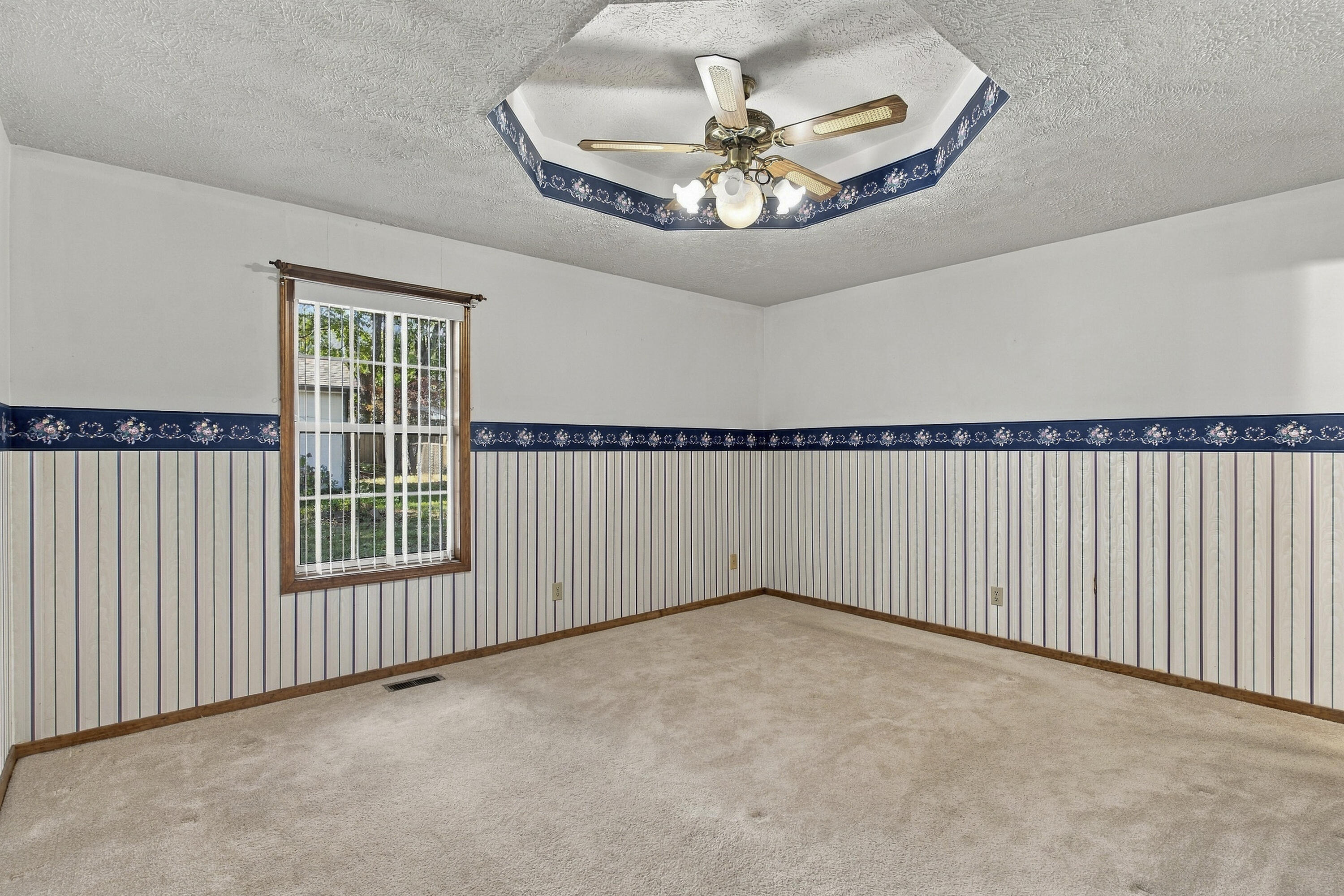 417 South Suburban Avenue Property Photo 21
