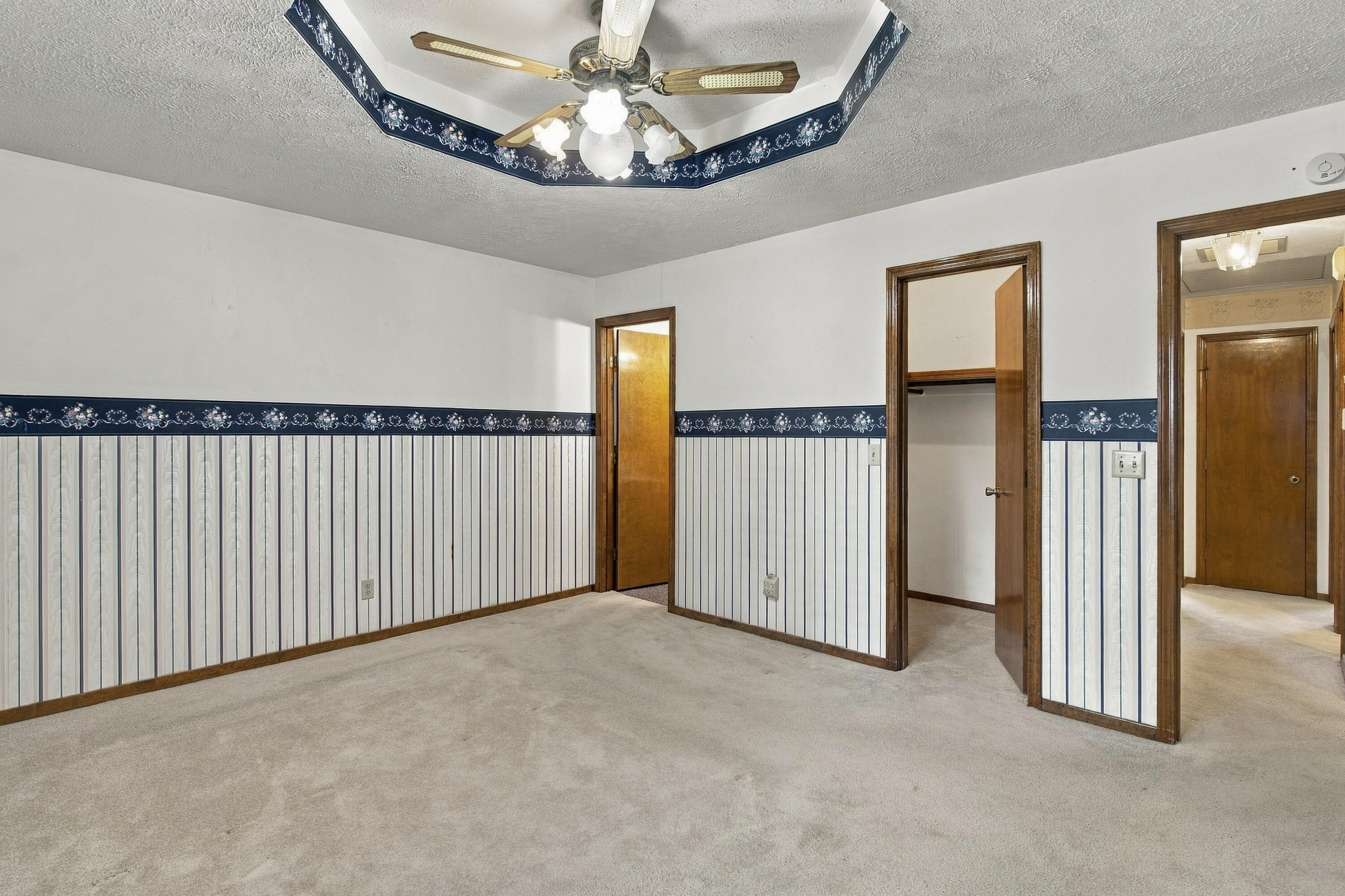 417 South Suburban Avenue Property Photo 22