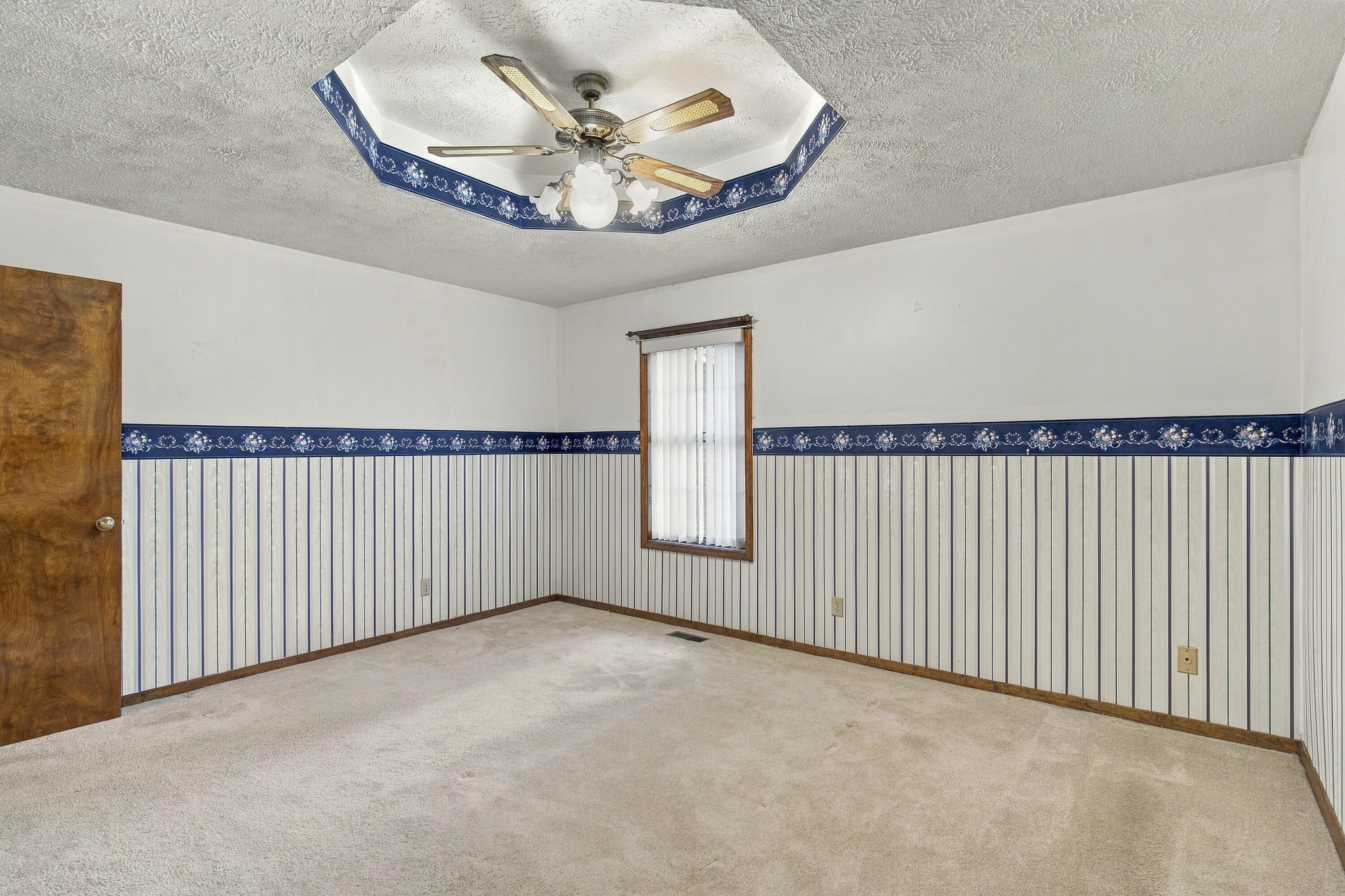 417 South Suburban Avenue Property Photo 23