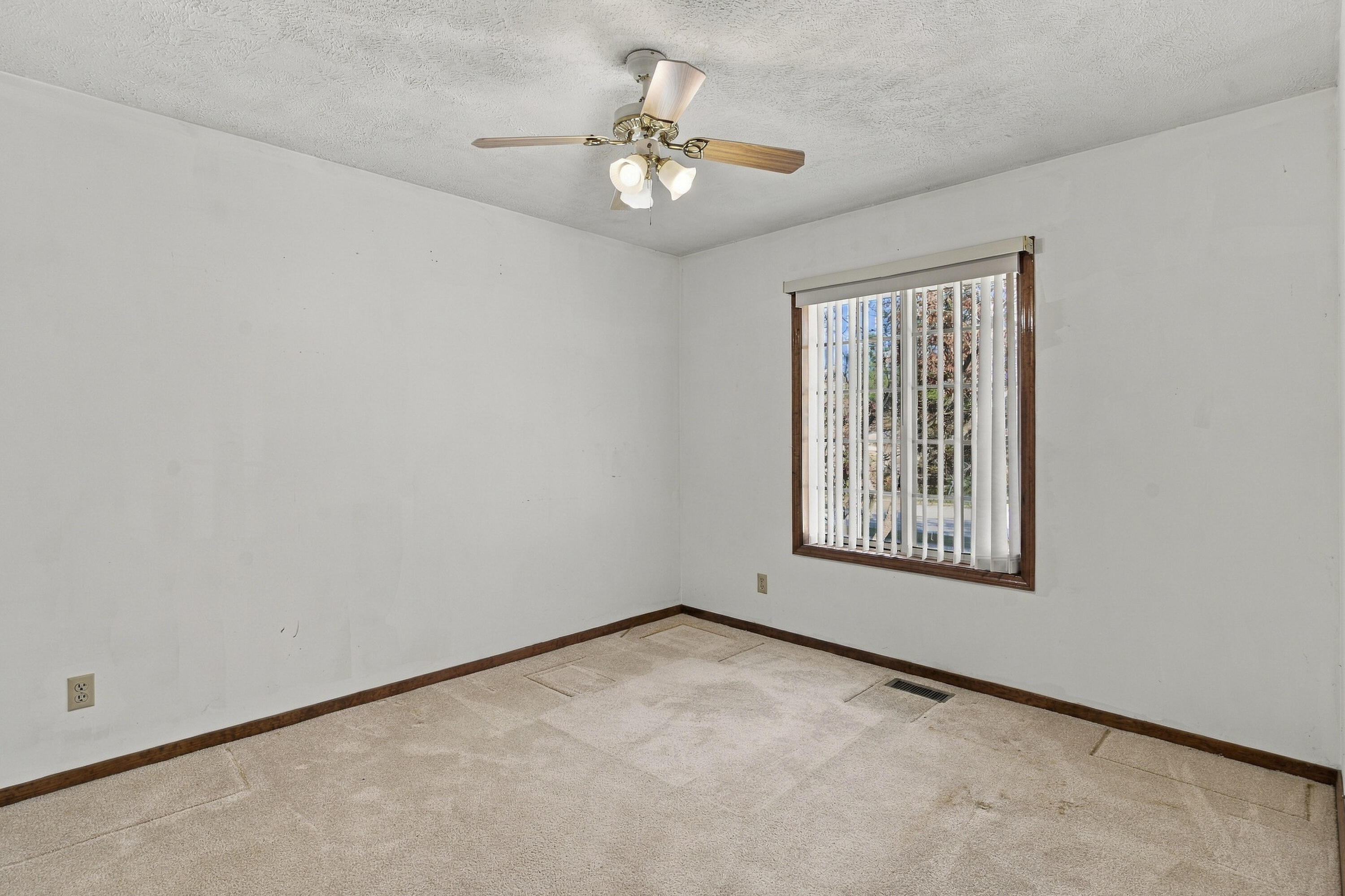 417 South Suburban Avenue Property Photo 25