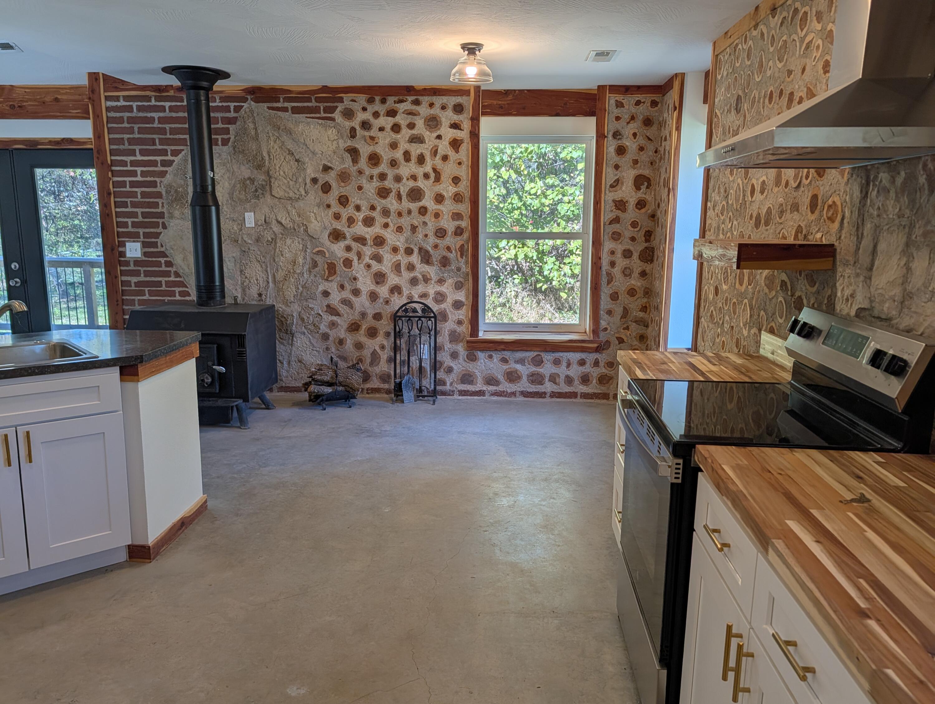 613 East Main Street Property Photo 5