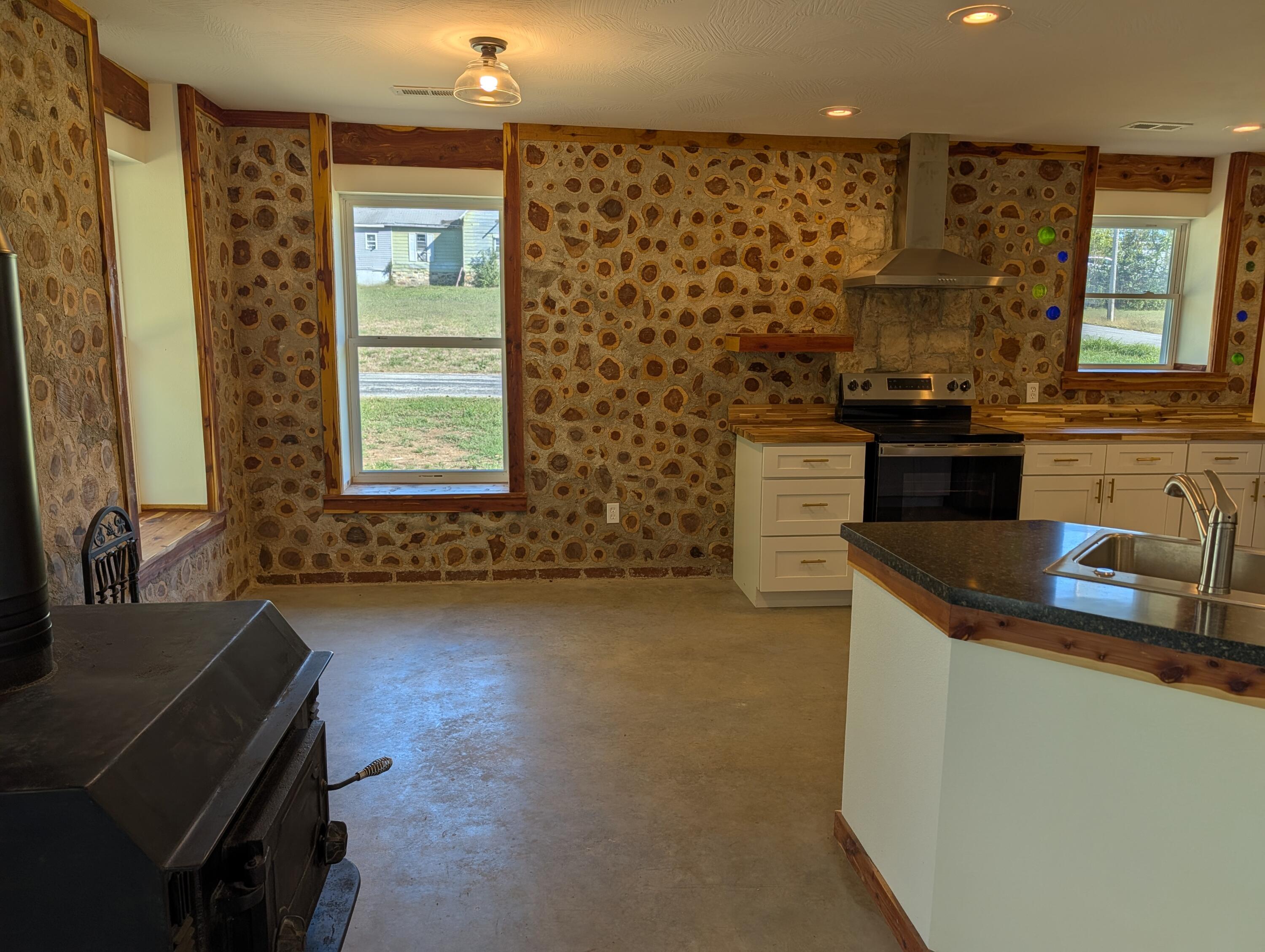 613 East Main Street Property Photo 6