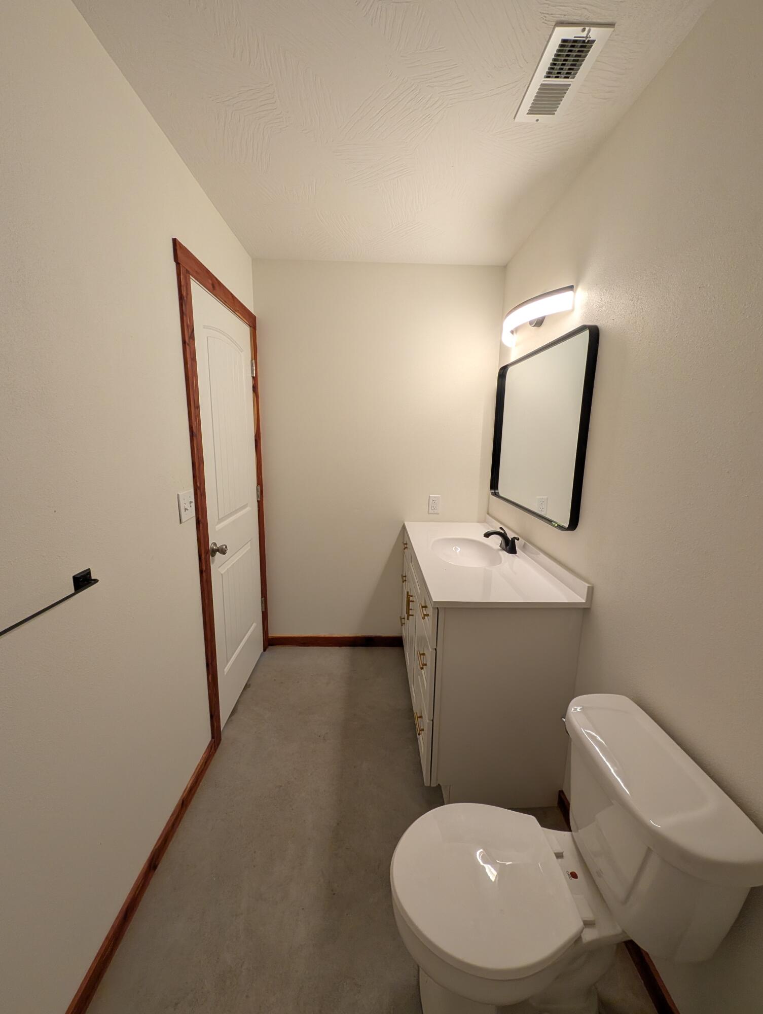 613 East Main Street Property Photo 14