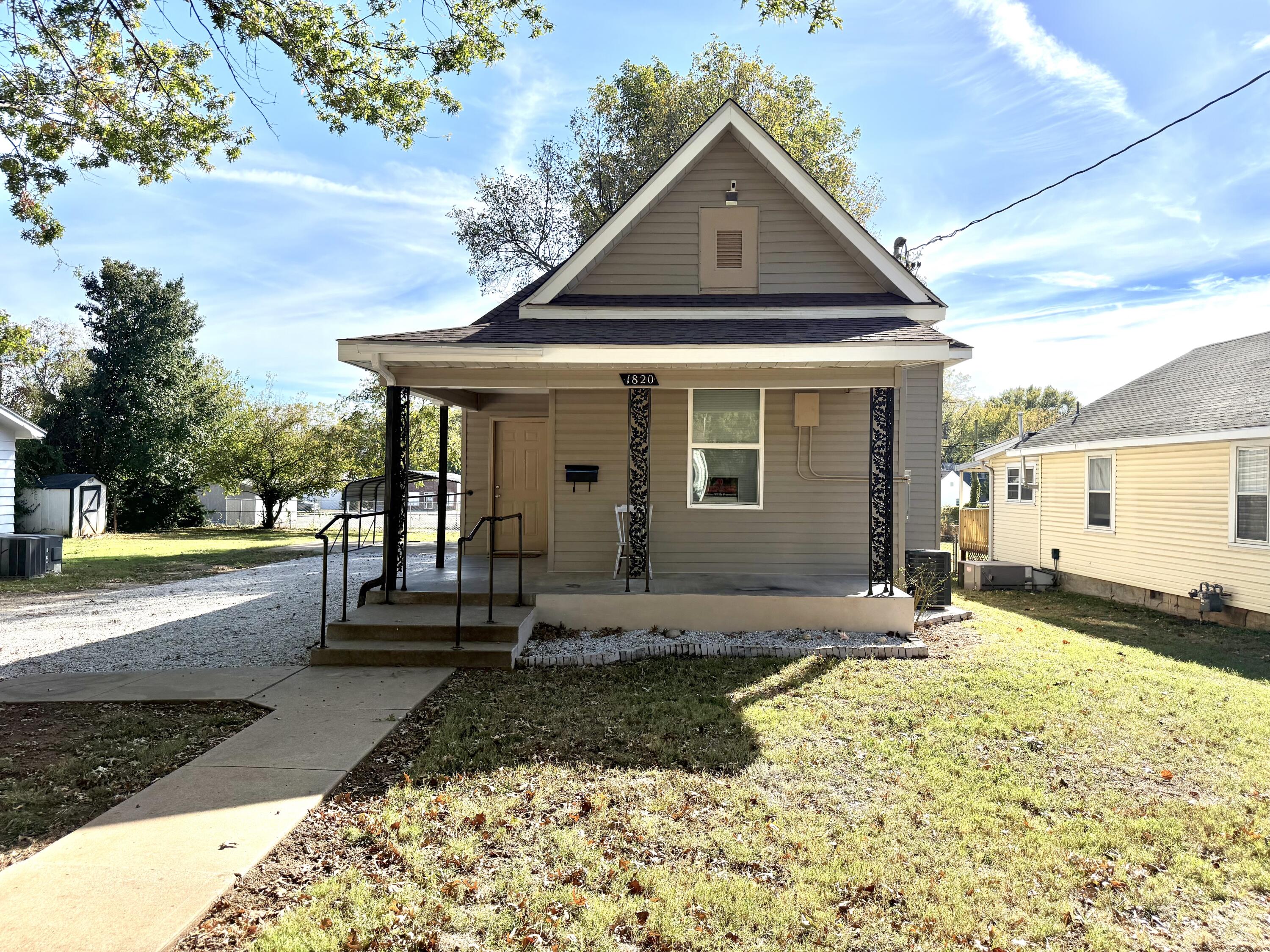 1820 West Olive Street Property Photo 1