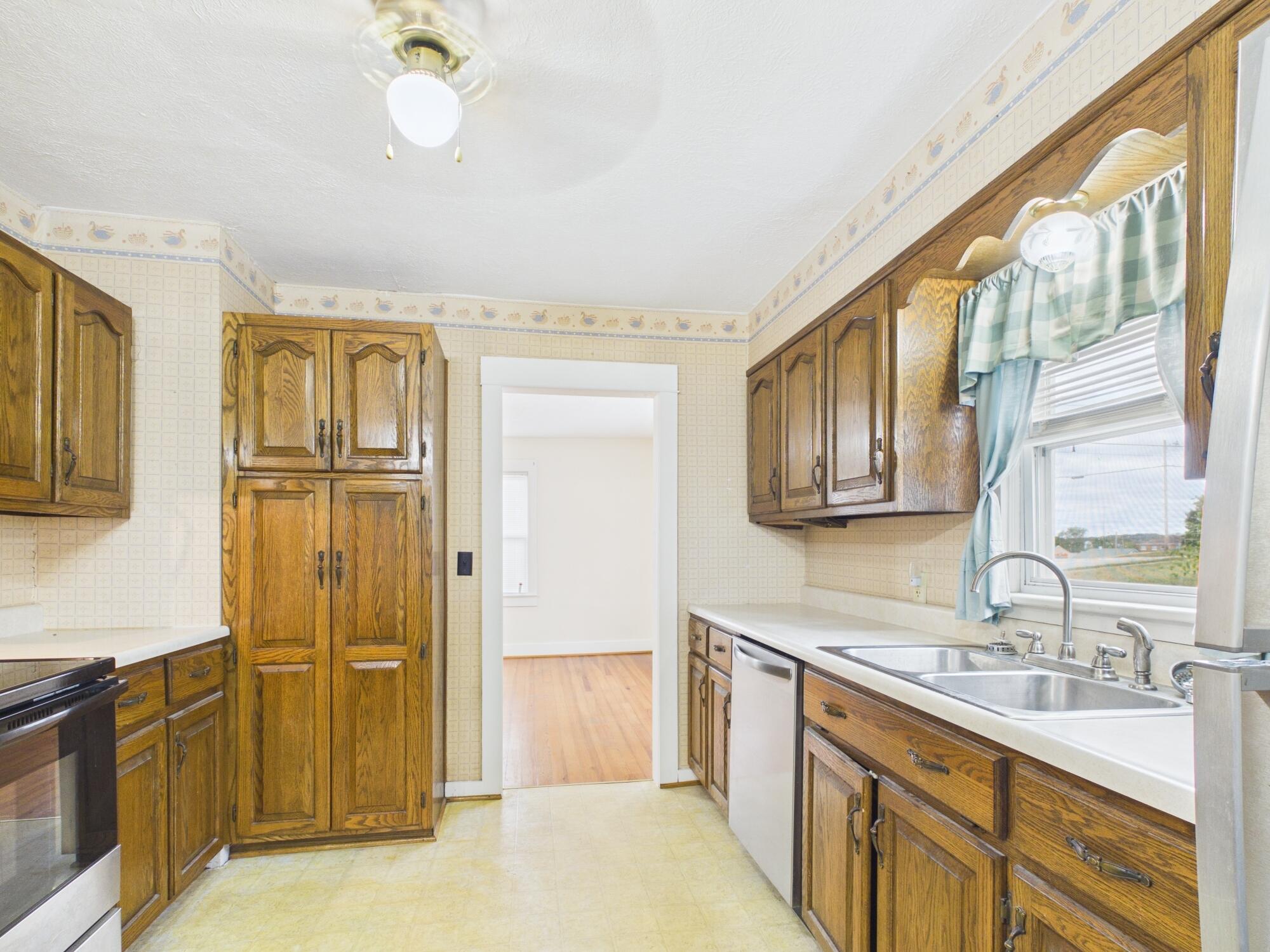 604 Summit Street Property Photo 25