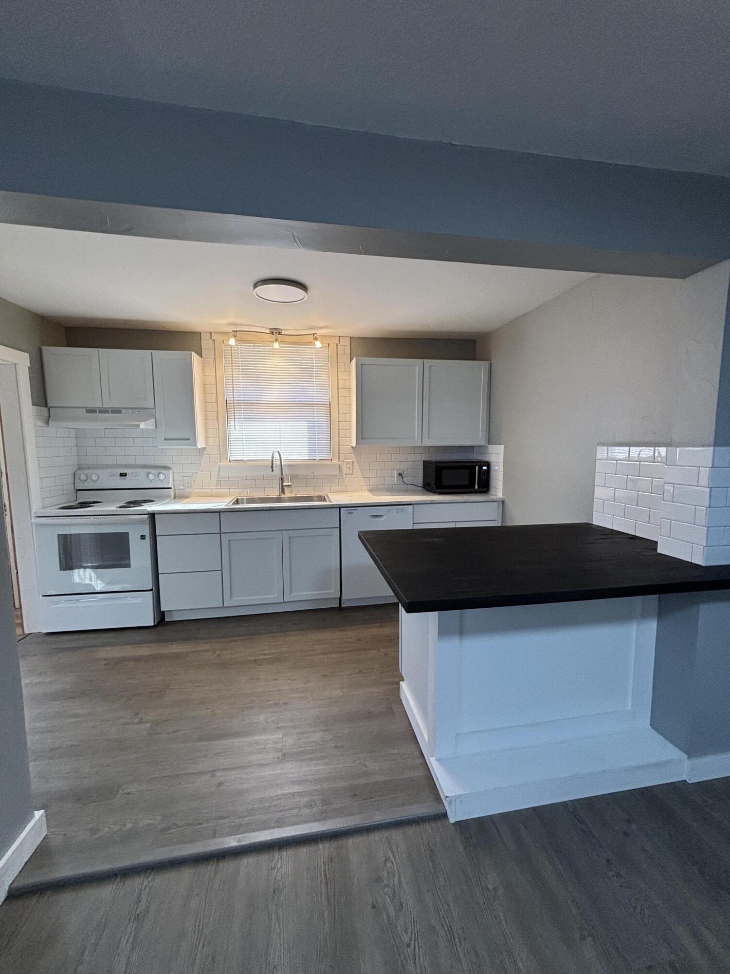 229 West College Street Property Photo 2