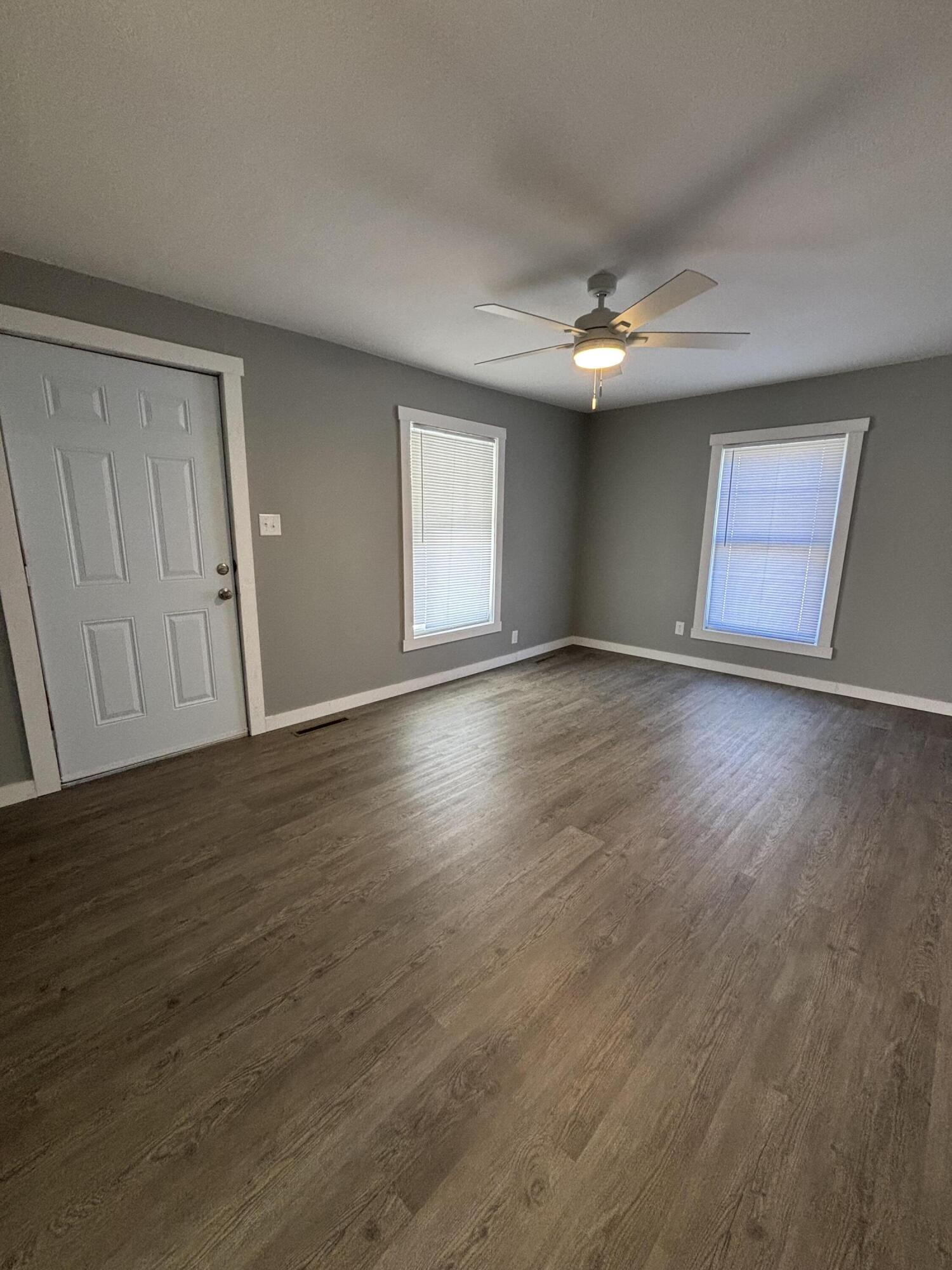 229 West College Street Property Photo 6