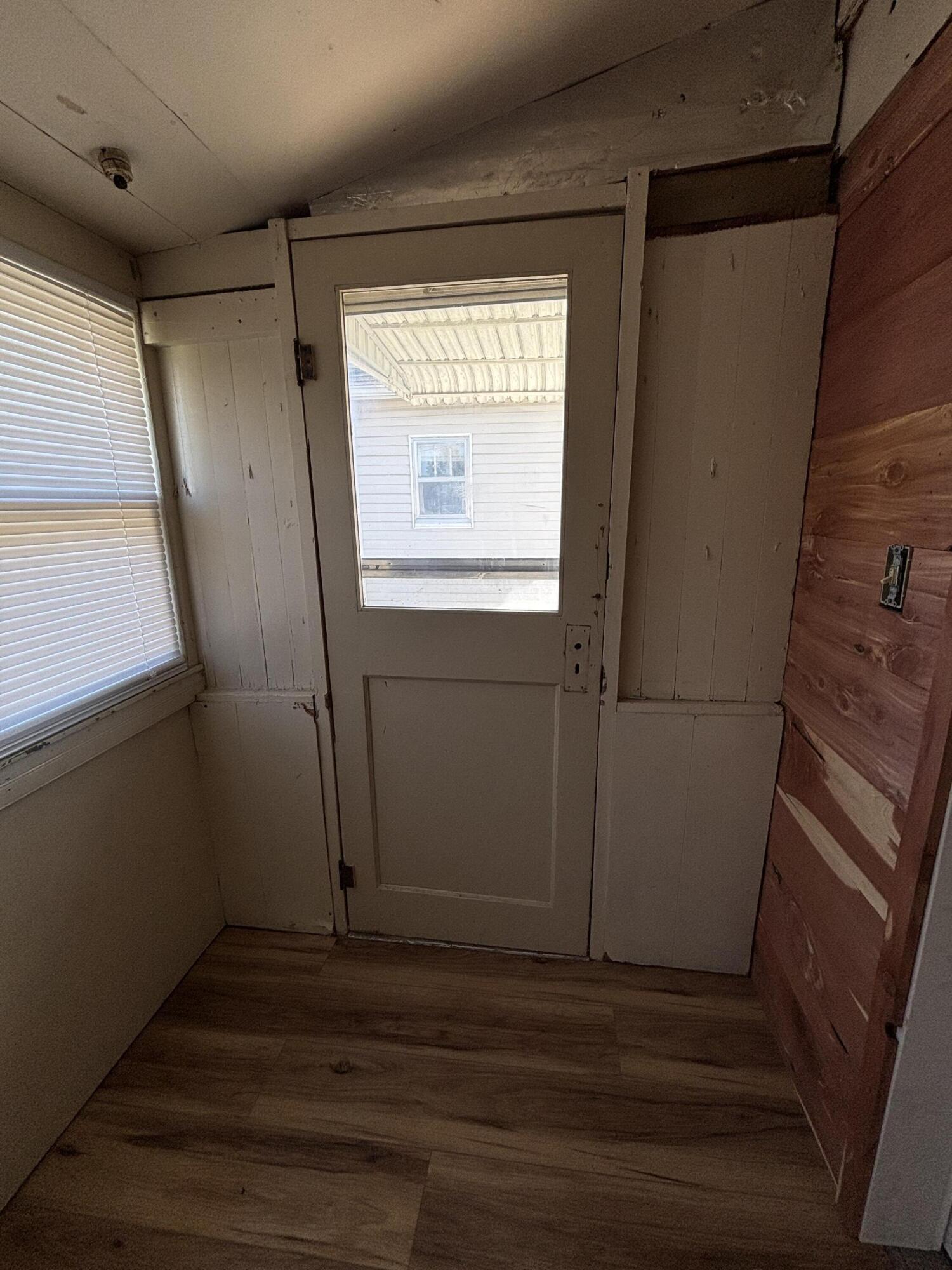 229 West College Street Property Photo 17