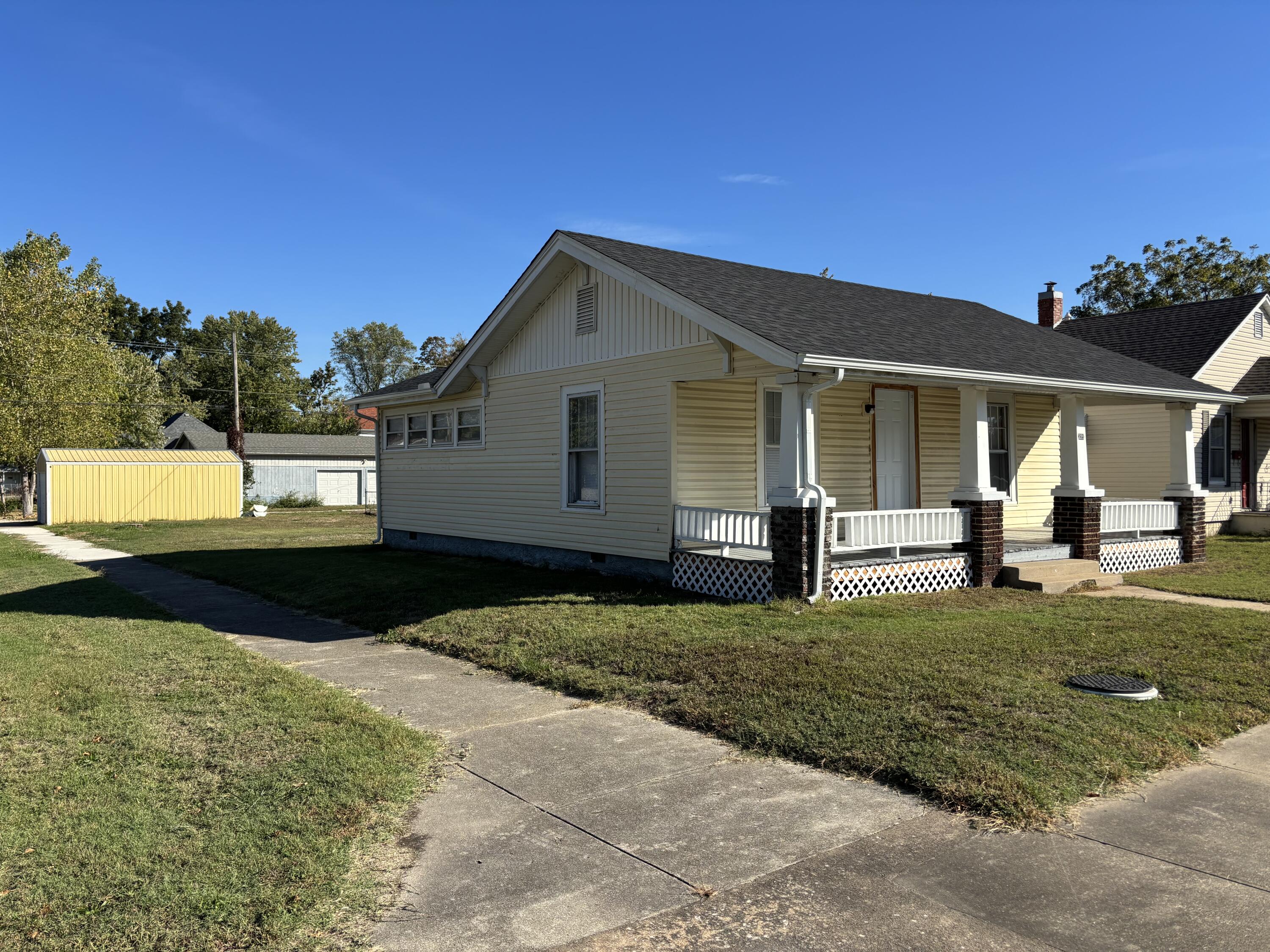 229 West College Street Property Photo 21