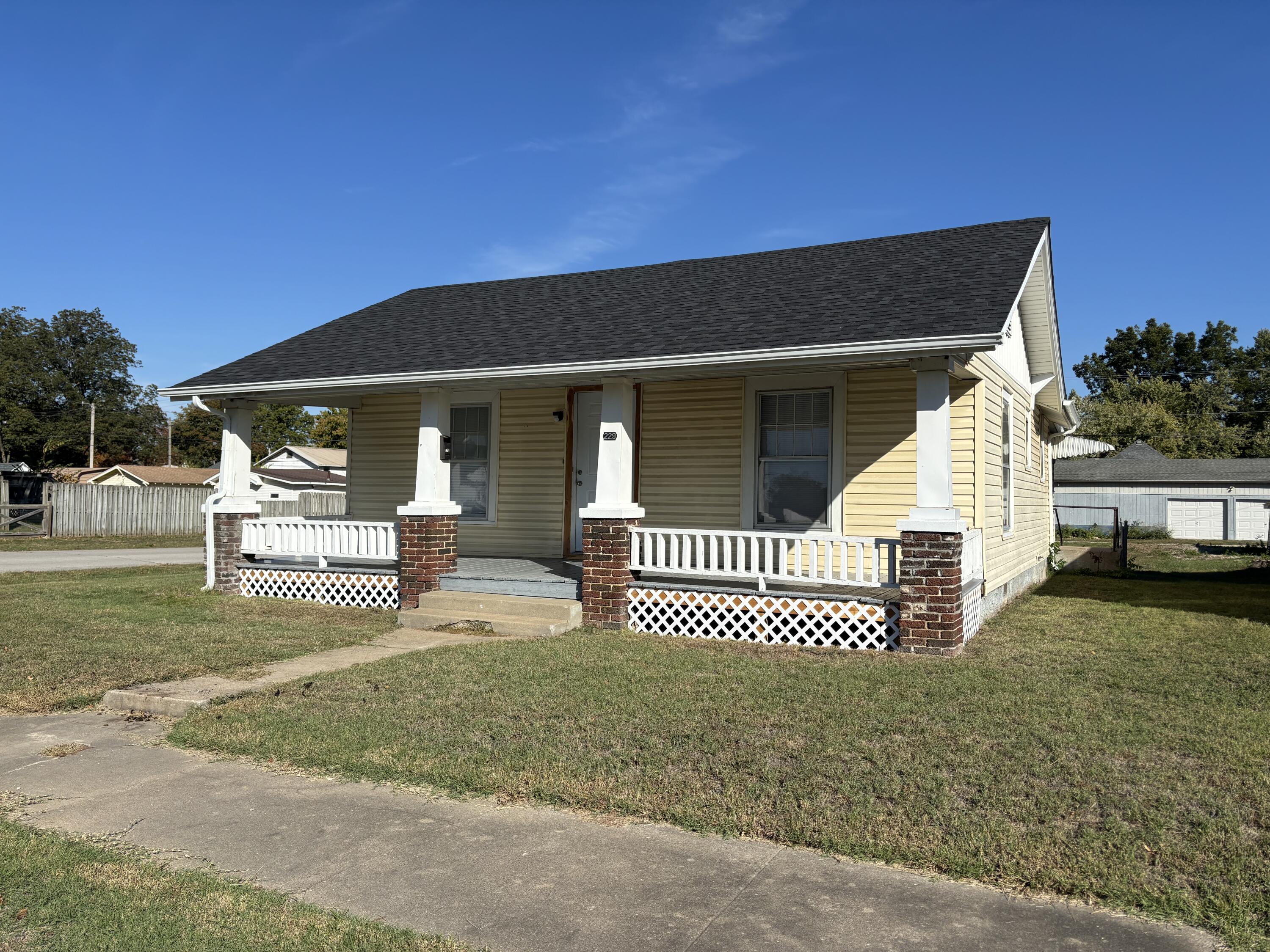 229 West College Street Property Photo 22