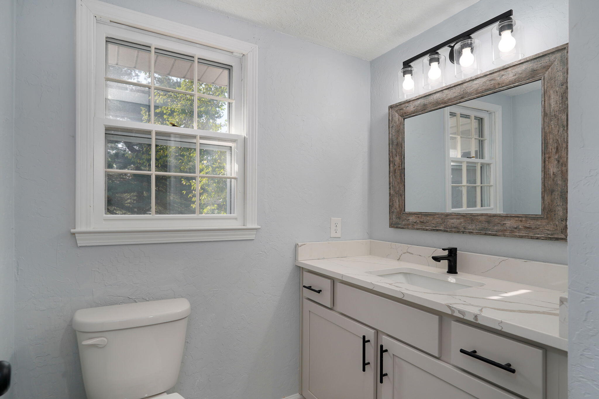 2435 East Michelle Place Property Photo 18