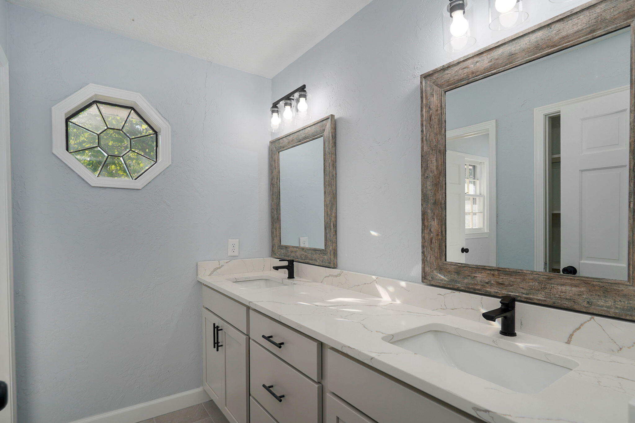 2435 East Michelle Place Property Photo 35