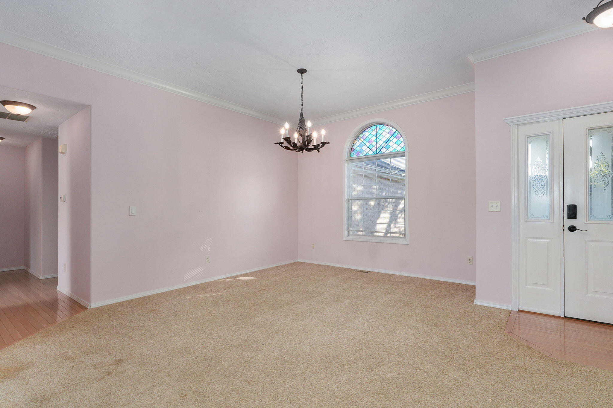 501 Sarah Court Property Photo 6